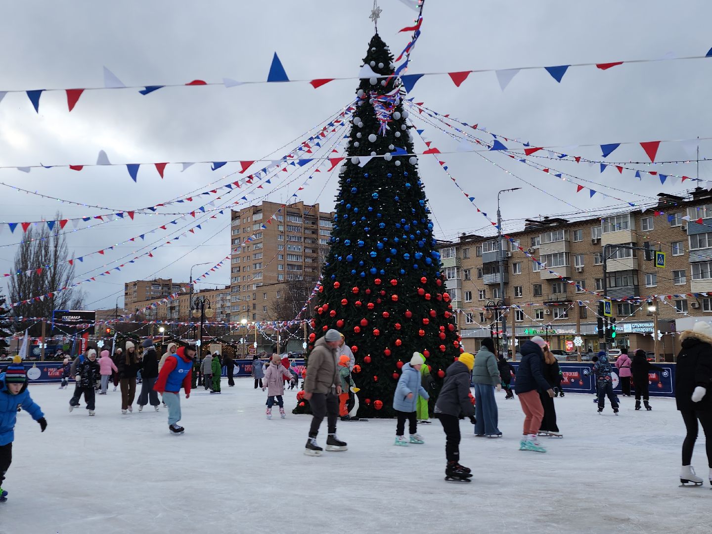 серпухов, подмосковье, каток, искусственный лед, новый год,