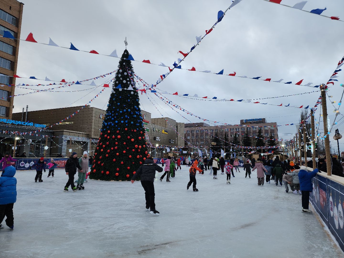 серпухов, подмосковье, каток, искусственный лед, новый год,