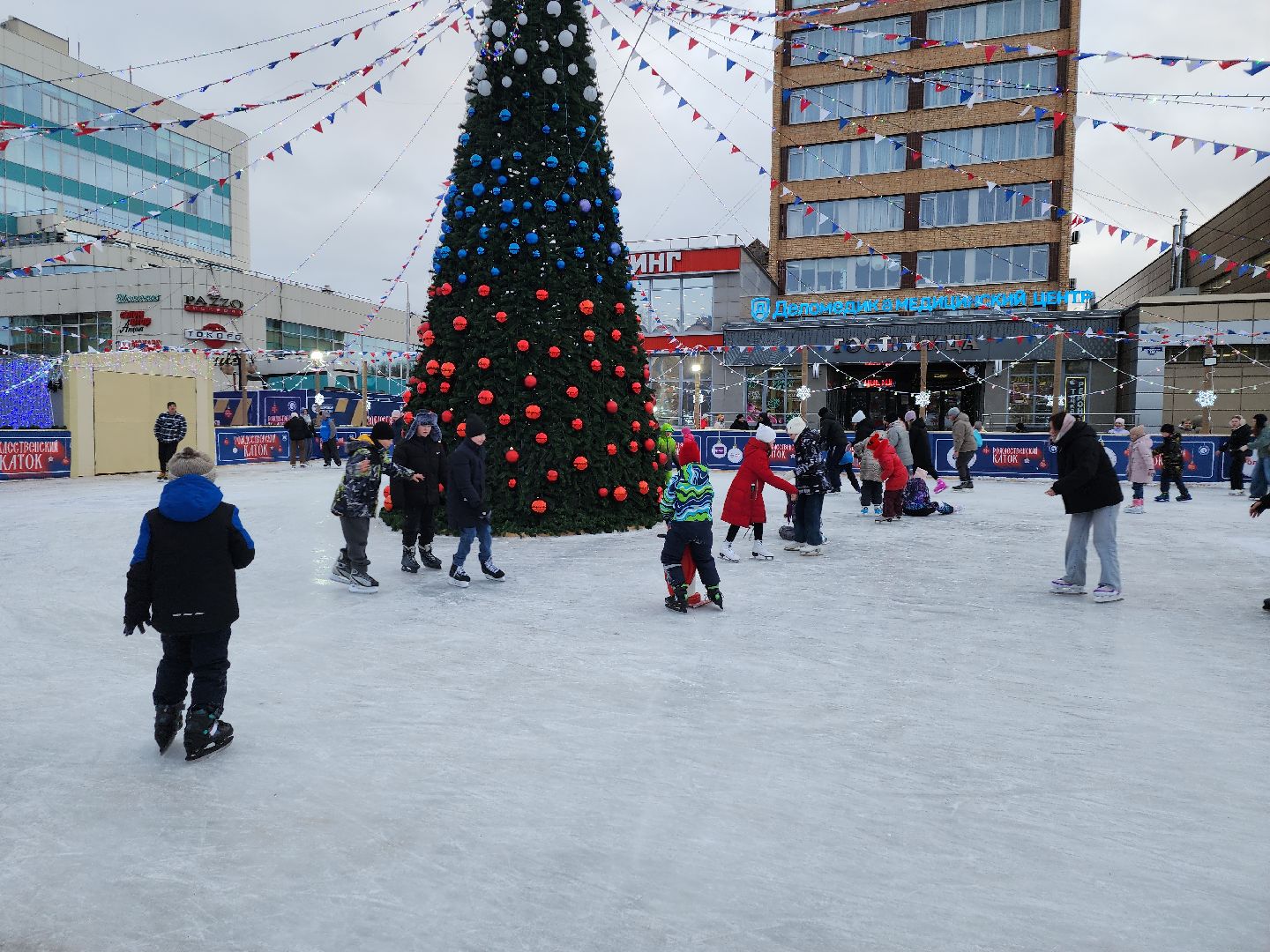 серпухов, подмосковье, каток, искусственный лед, новый год,