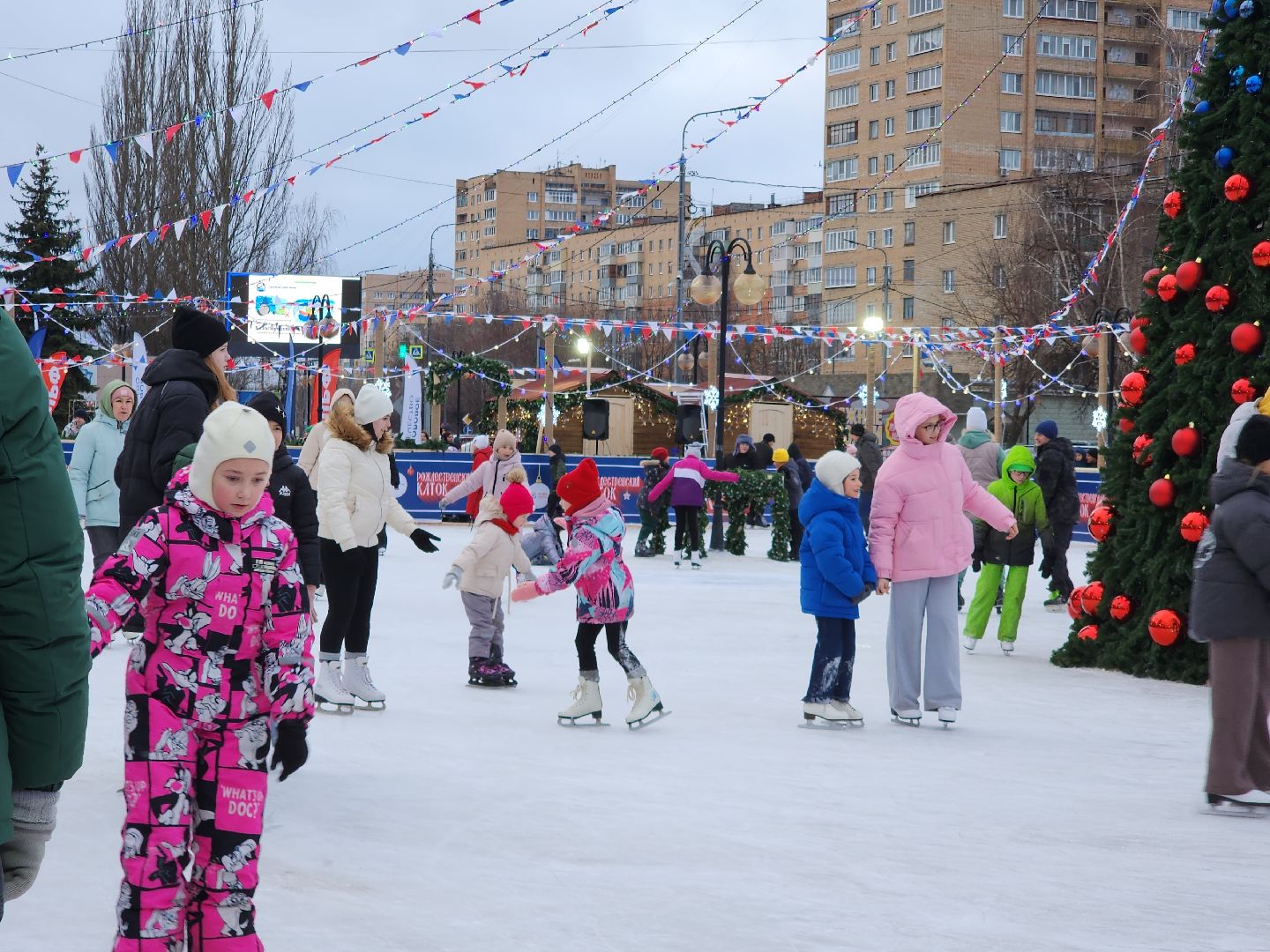 серпухов, подмосковье, каток, искусственный лед, новый год,