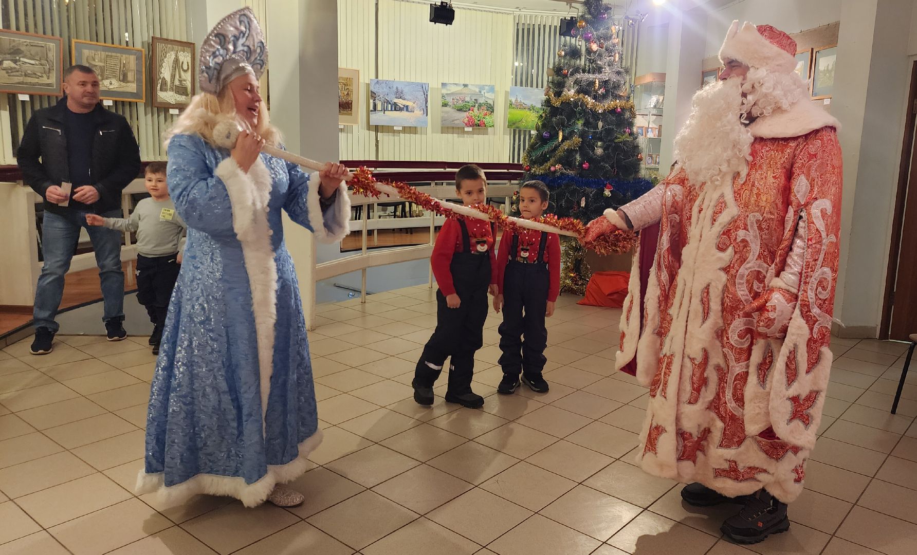 Звенигород, Культура, Гостиная Деда Мороза,вертикалки,