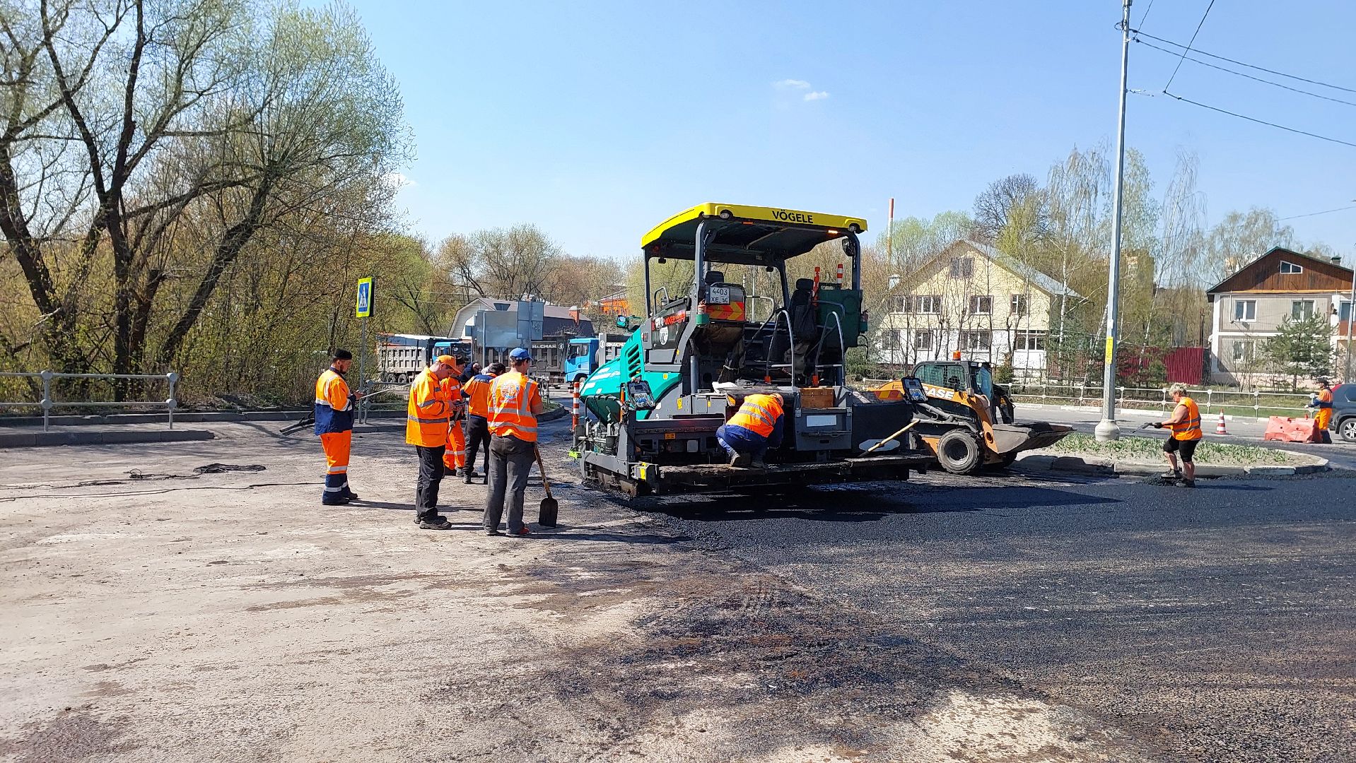 серпухов, строительство дорог, асфальт, улица весенняя, укладка асфальта, дорожные работы,