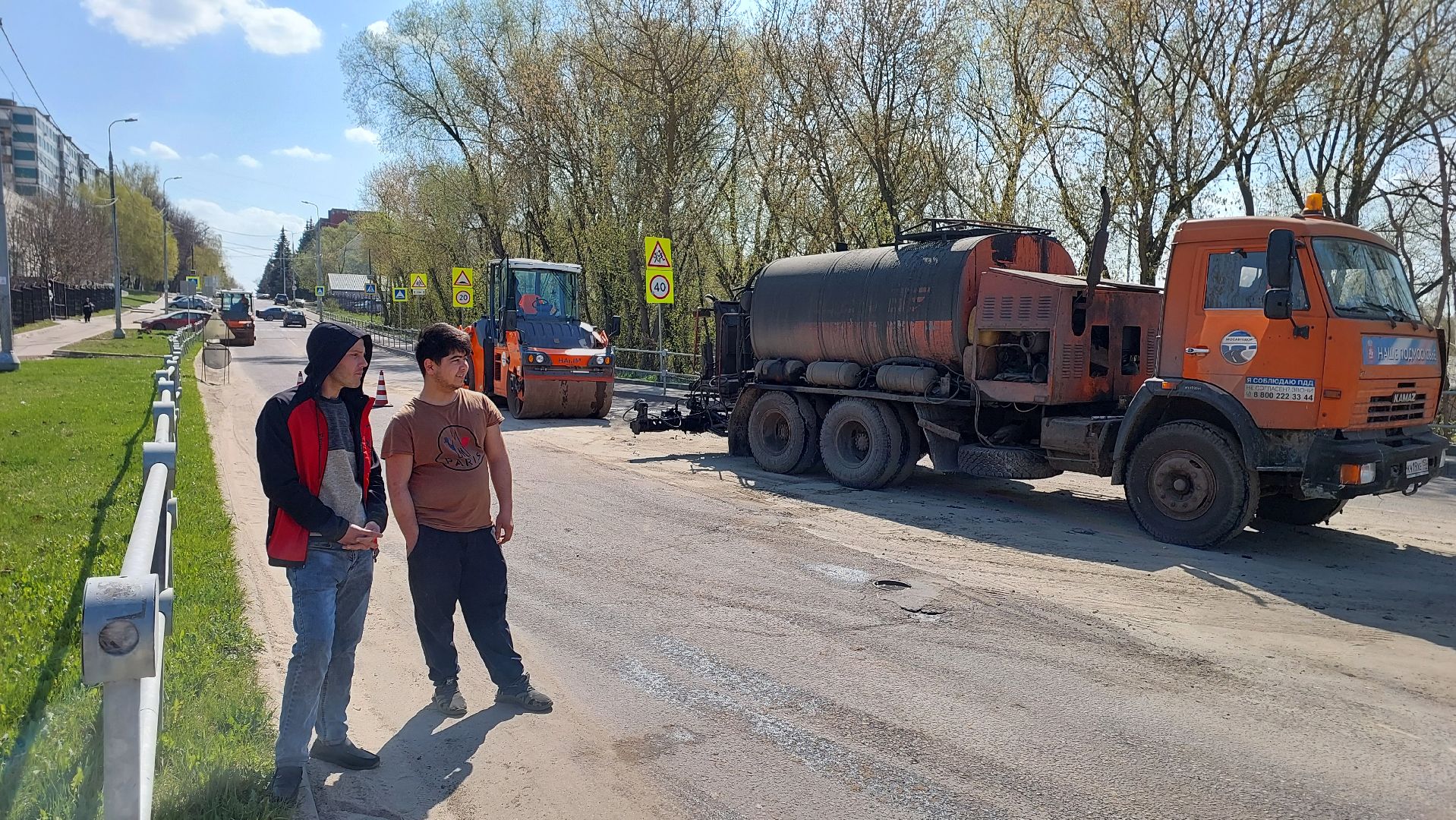 серпухов, строительство дорог, асфальт, улица весенняя, укладка асфальта, дорожные работы,