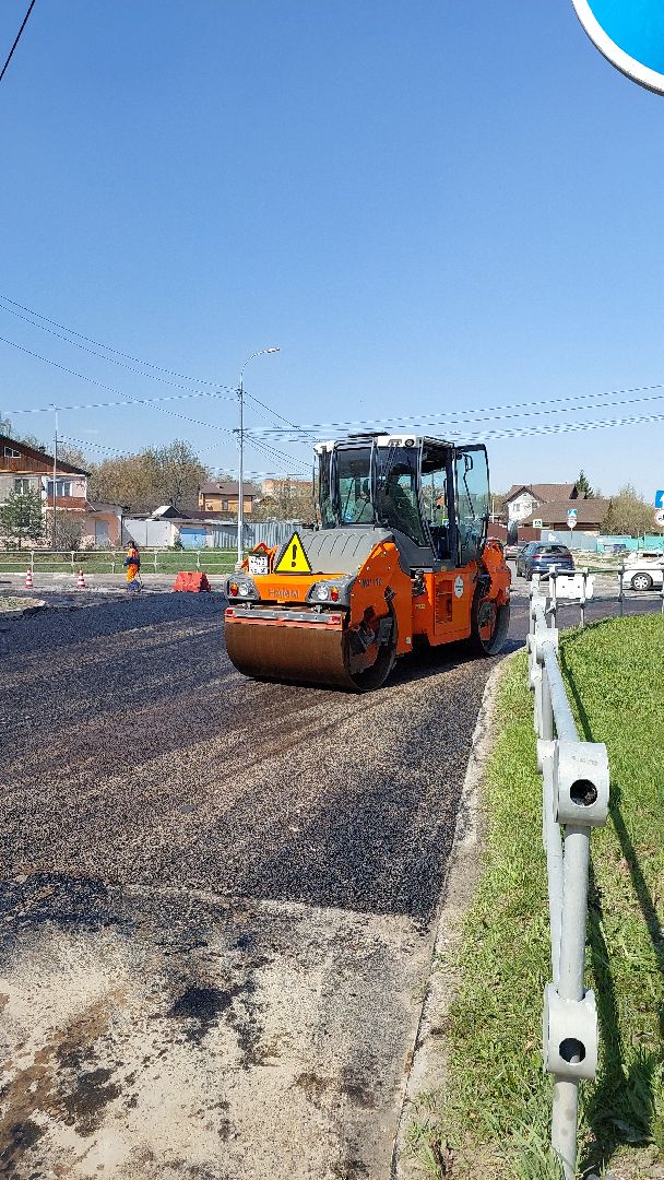 серпухов, строительство дорог, асфальт, улица весенняя, укладка асфальта, дорожные работы,