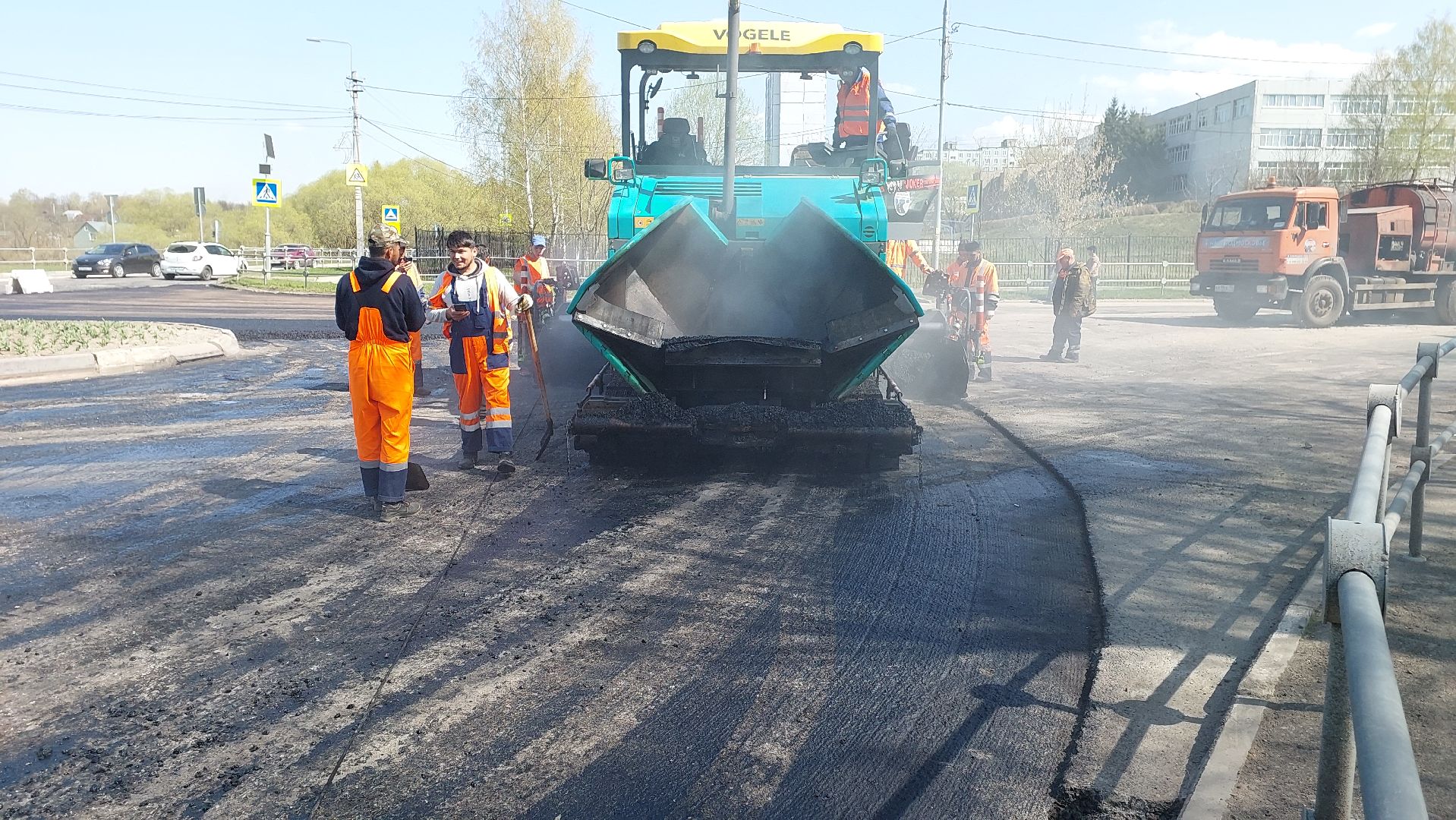 серпухов, строительство дорог, асфальт, улица весенняя, укладка асфальта, дорожные работы,