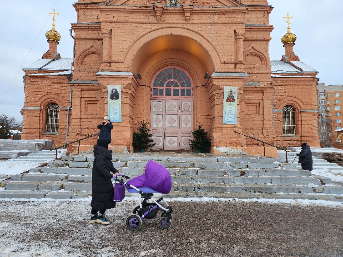 раменское, общество, религия, полготовка к Рождеству Христову в Свято-Троицком храме, вертикалки,