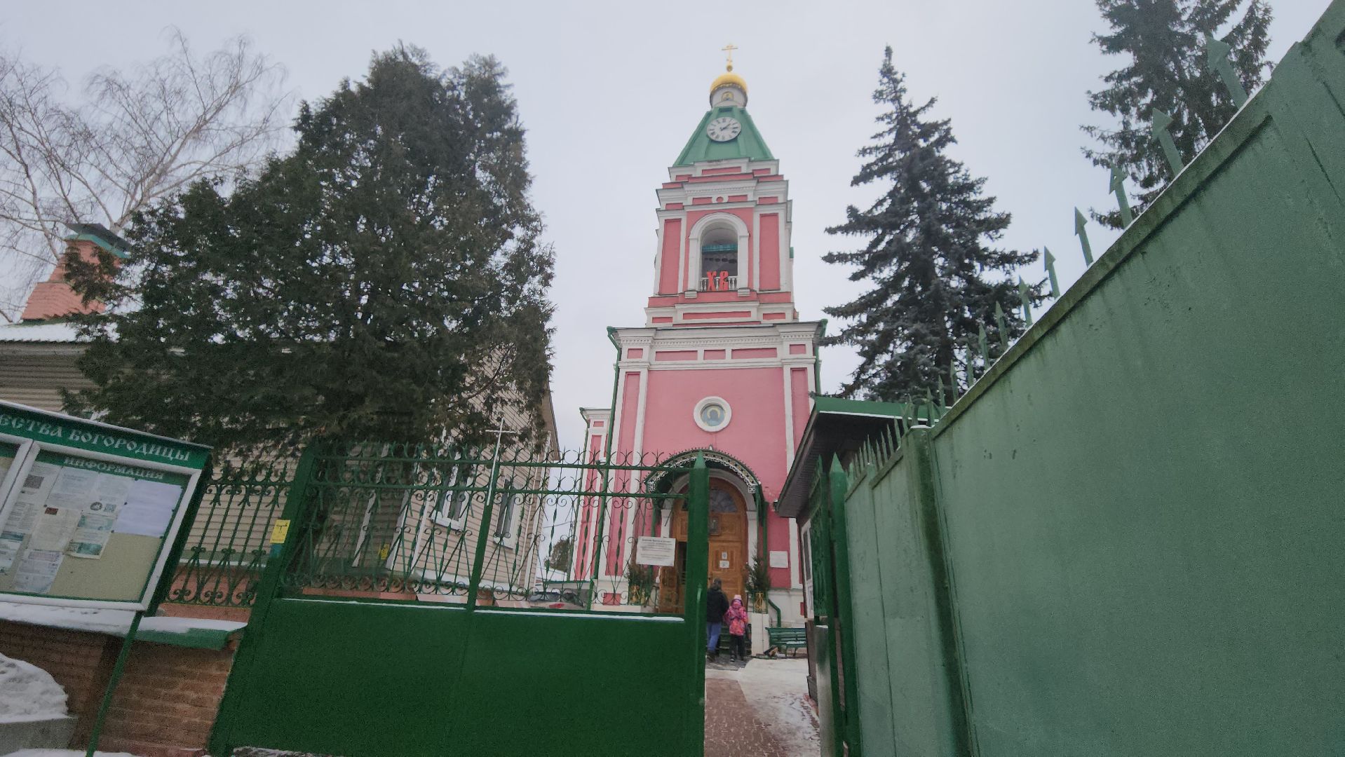 церковь, храм, рождество, рождество христово, рождественская служба, рождественские богослужения, ель, ели, икона, иконы,