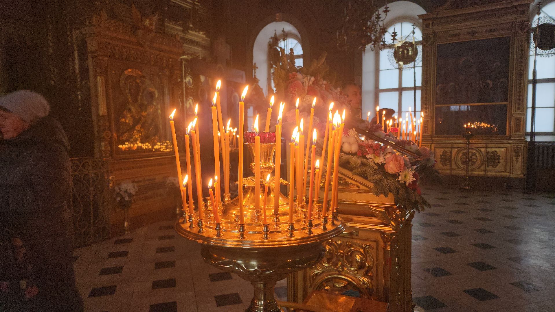 церковь, храм, рождество, рождество христово, рождественская служба, рождественские богослужения, ель, ели, икона, иконы,