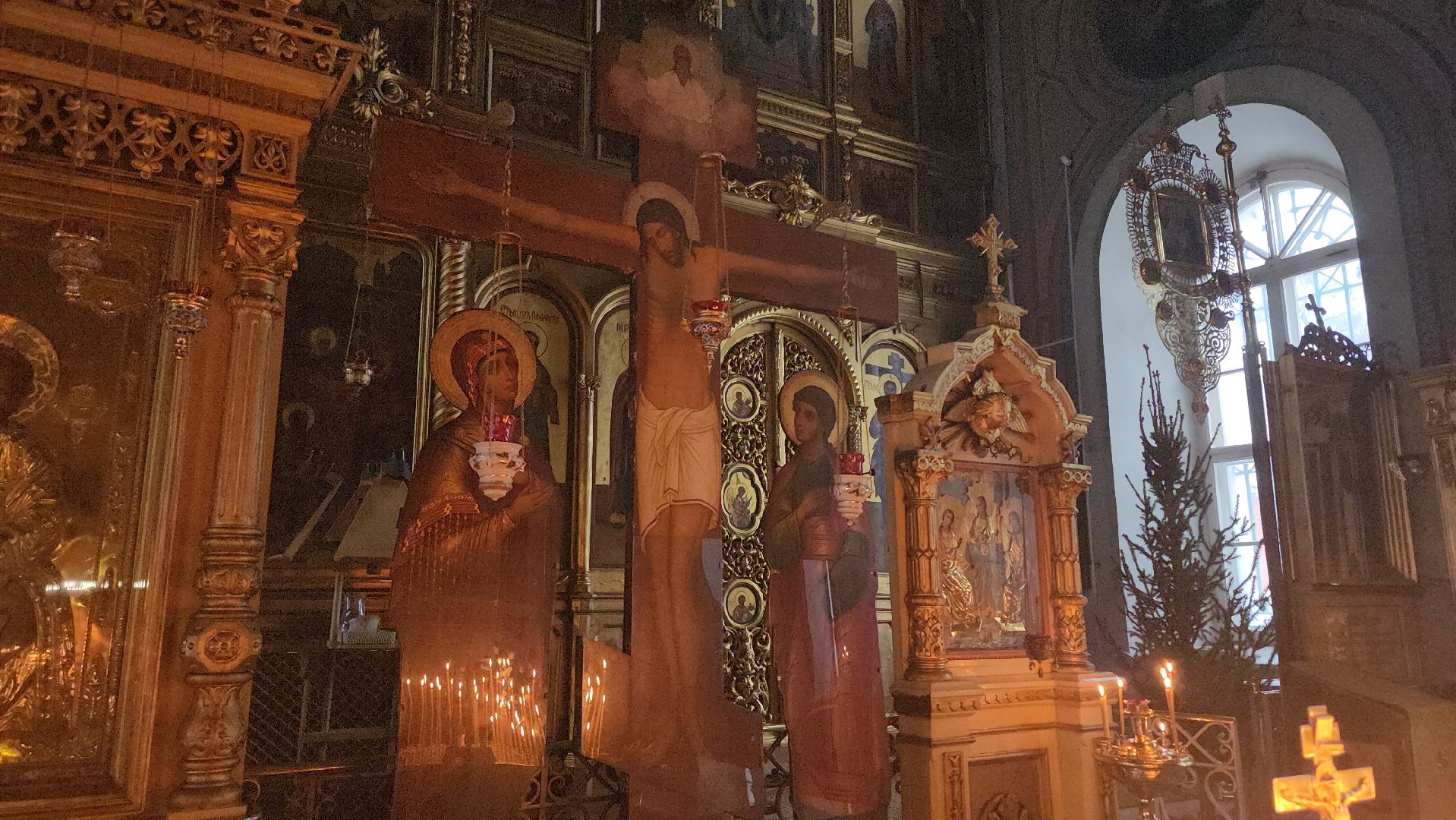 церковь, храм, рождество, рождество христово, рождественская служба, рождественские богослужения, ель, ели, икона, иконы,