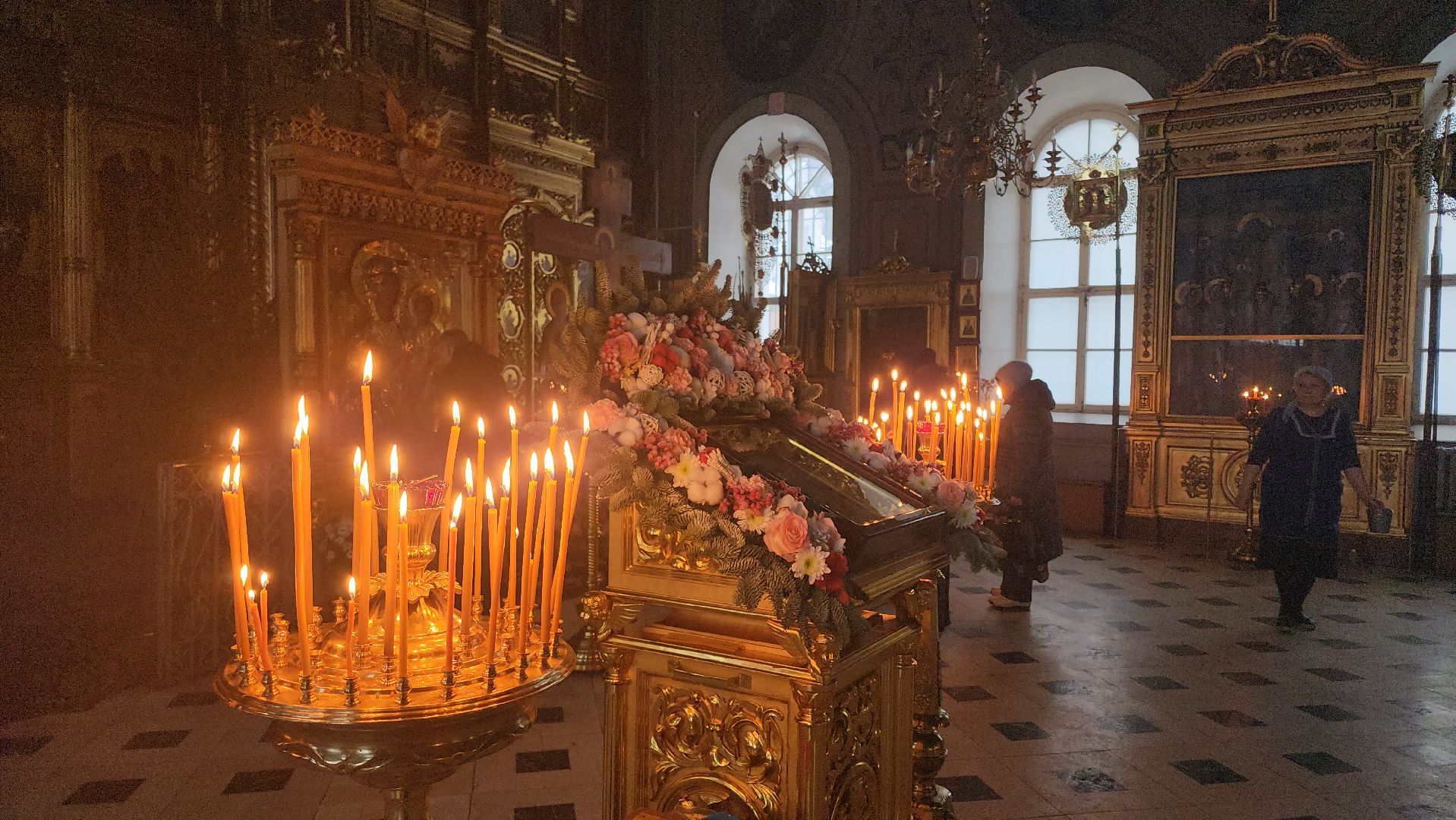 церковь, храм, рождество, рождество христово, рождественская служба, рождественские богослужения, ель, ели, икона, иконы,