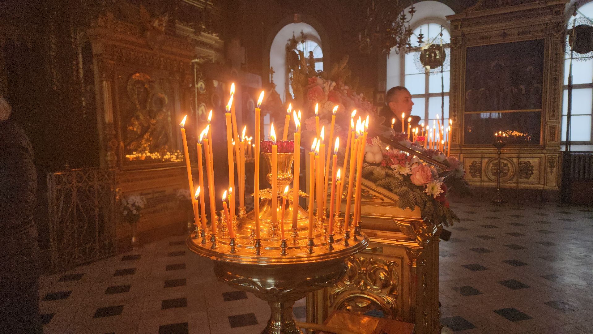 церковь, храм, рождество, рождество христово, рождественская служба, рождественские богослужения, ель, ели, икона, иконы,