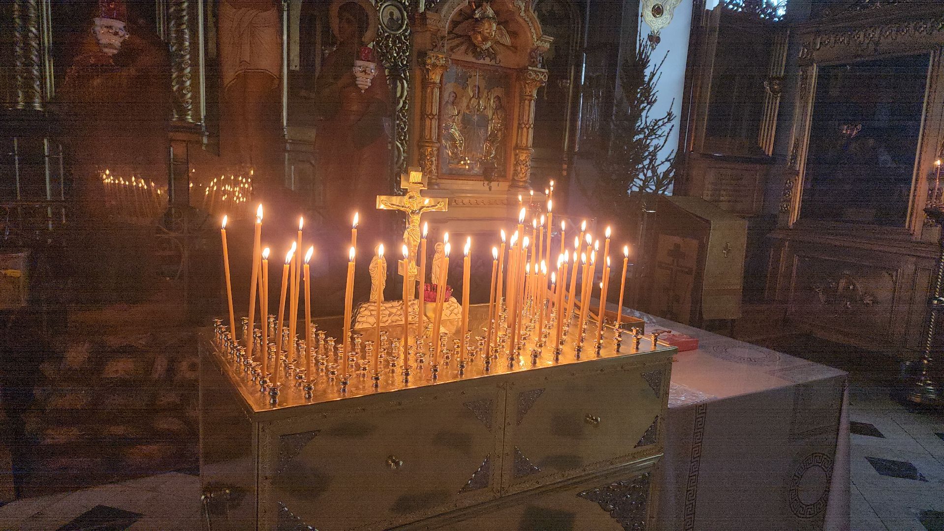 церковь, храм, рождество, рождество христово, рождественская служба, рождественские богослужения, ель, ели, икона, иконы,