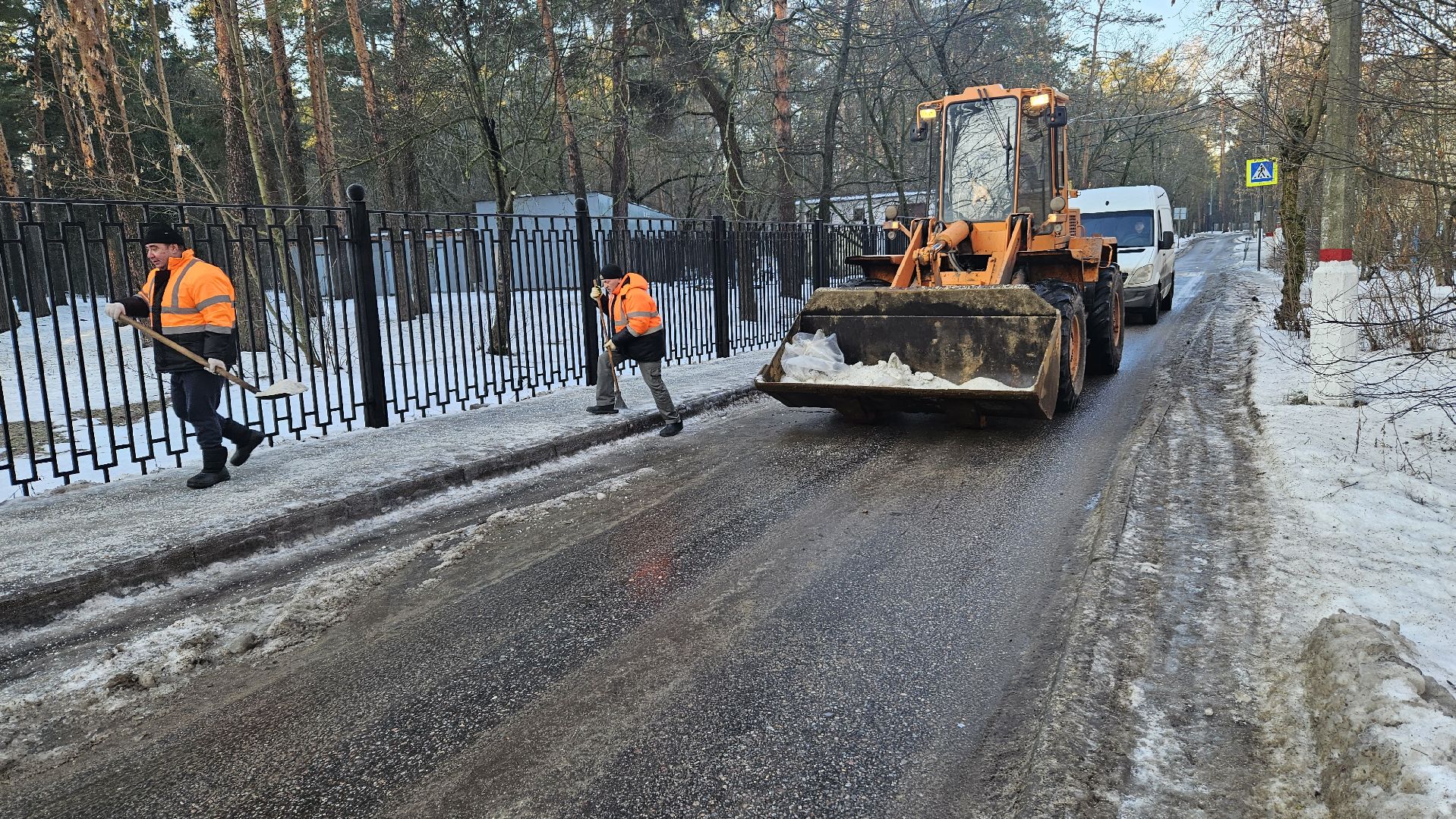 коммунальщики, жуковский, наледь,