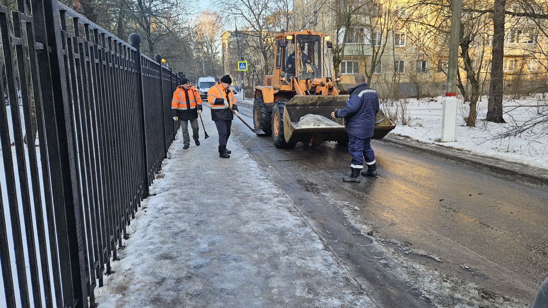 коммунальщики, жуковский, наледь,
