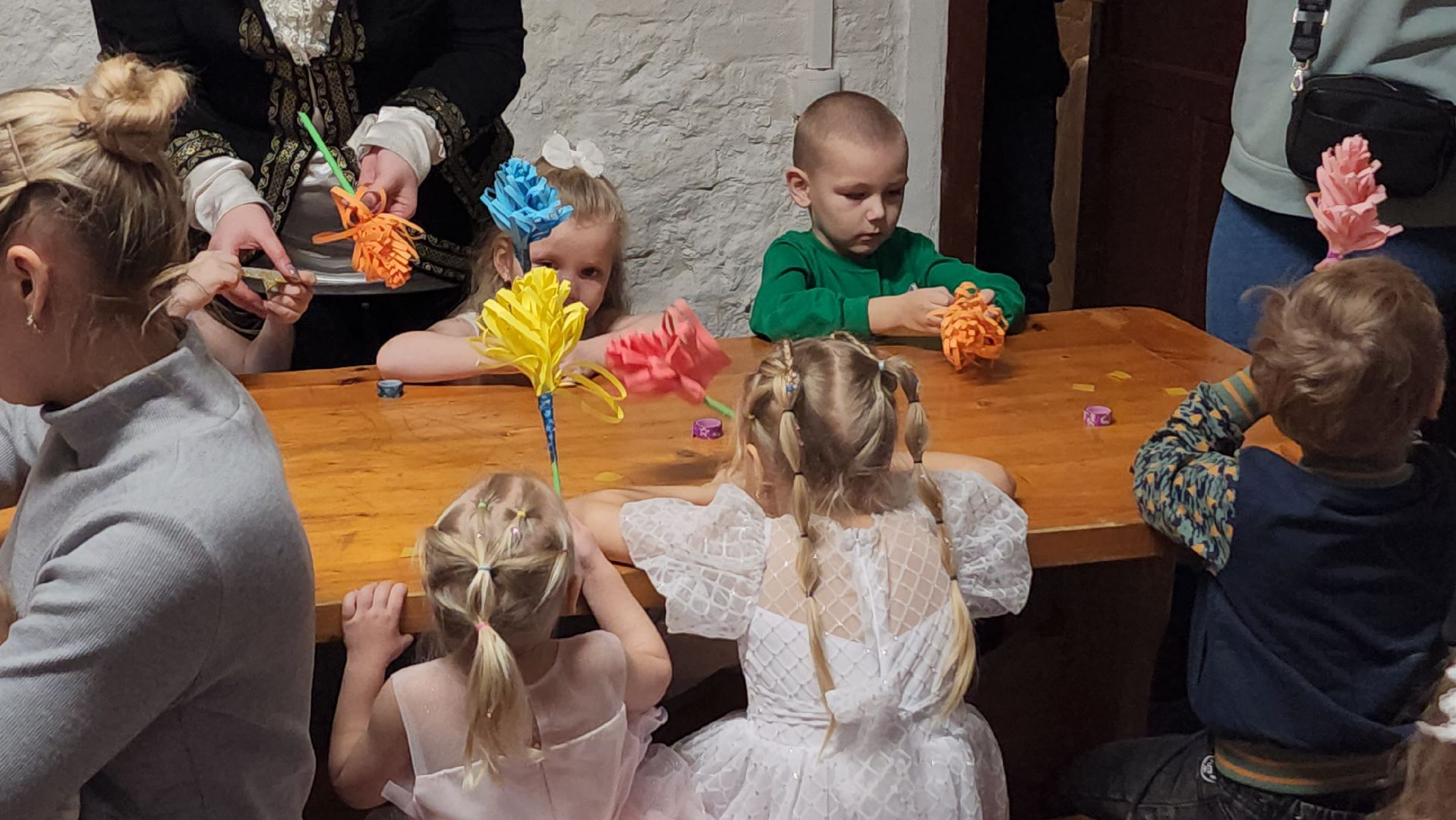 серпухов, Серпуховский историко-художественный музей, новогодняя елка, сво, цветы для снегурочки, вертикалки,