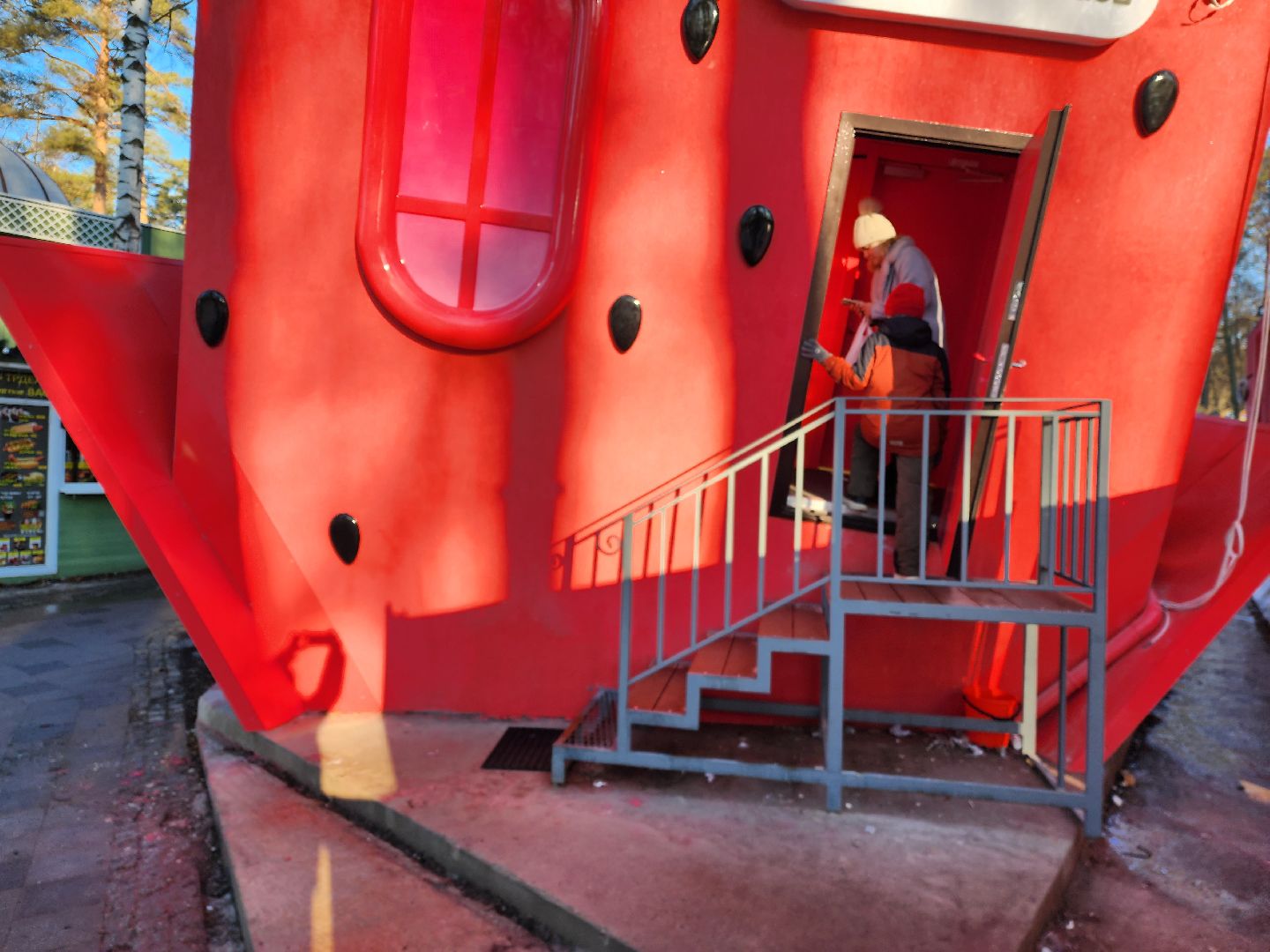 раменское, благоустройство, раменский городской парк, перевернутый дом,