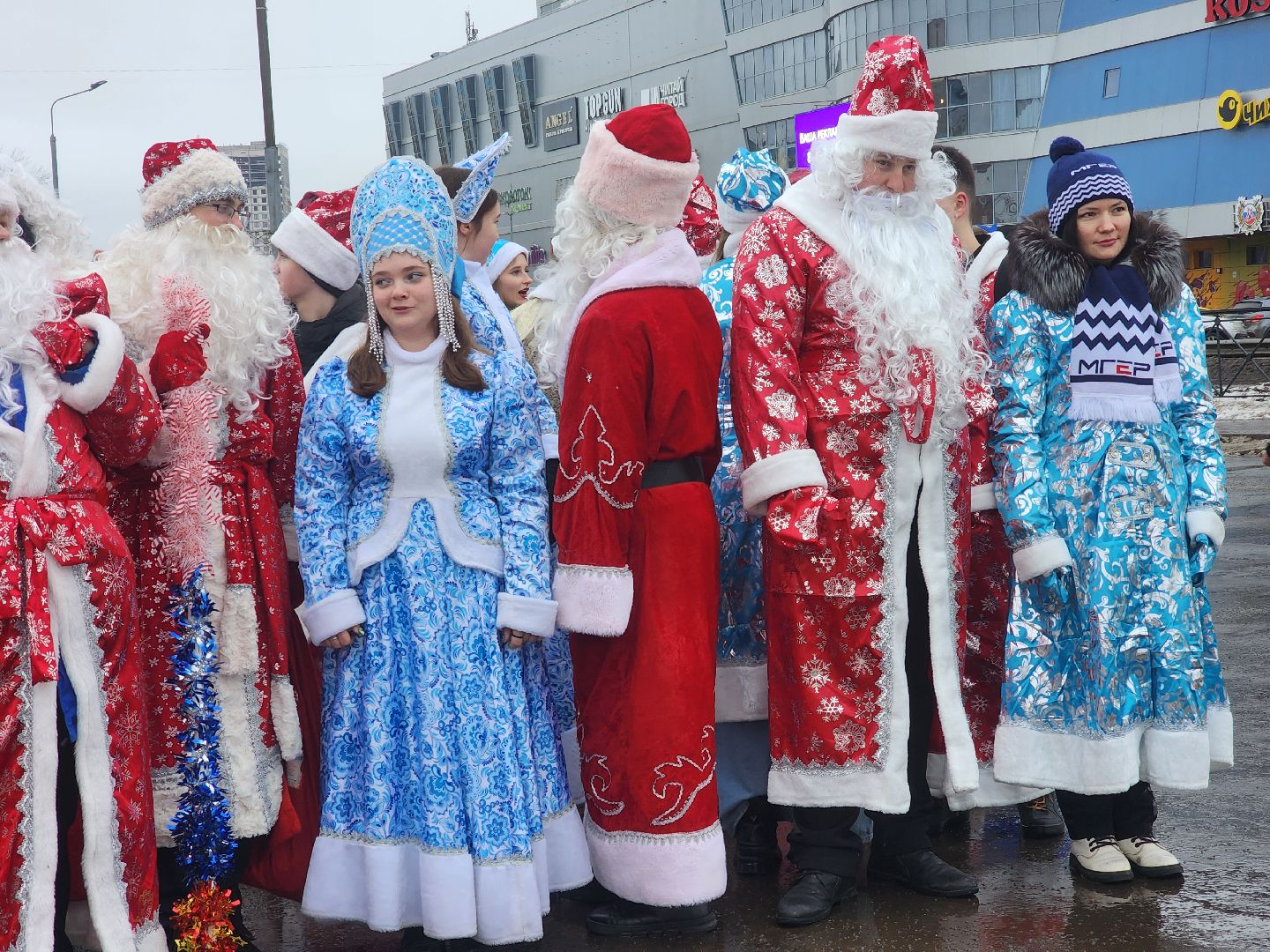 Коломна, новогодние подарки, помощь детям, молодая гвардия,