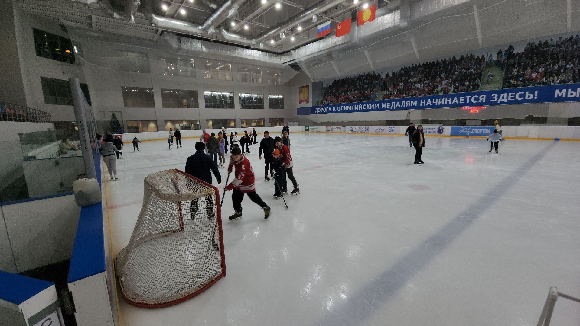 серпухов, трц б-класс, ледовая арена звезда, дети с овз, коньки, ледовый каток,