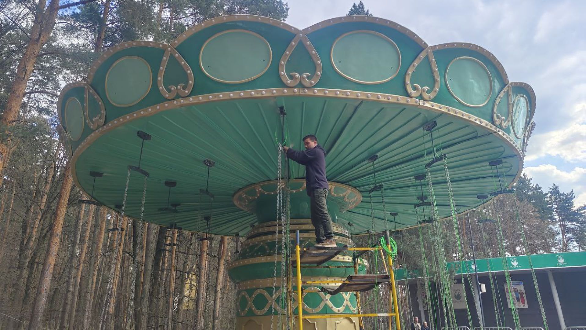 Парк Ёлочки, Подмосковные парки, карусель