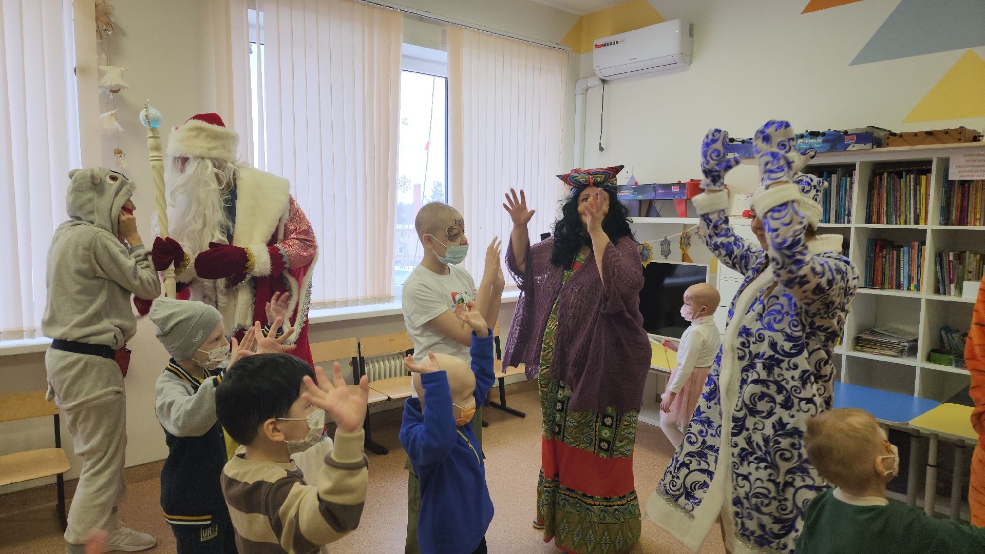 онкология, онкодиспансер, московский областной онкологический диспансер, альпинисты, промышленные альпинисты, подарки, дети, детское отделение,