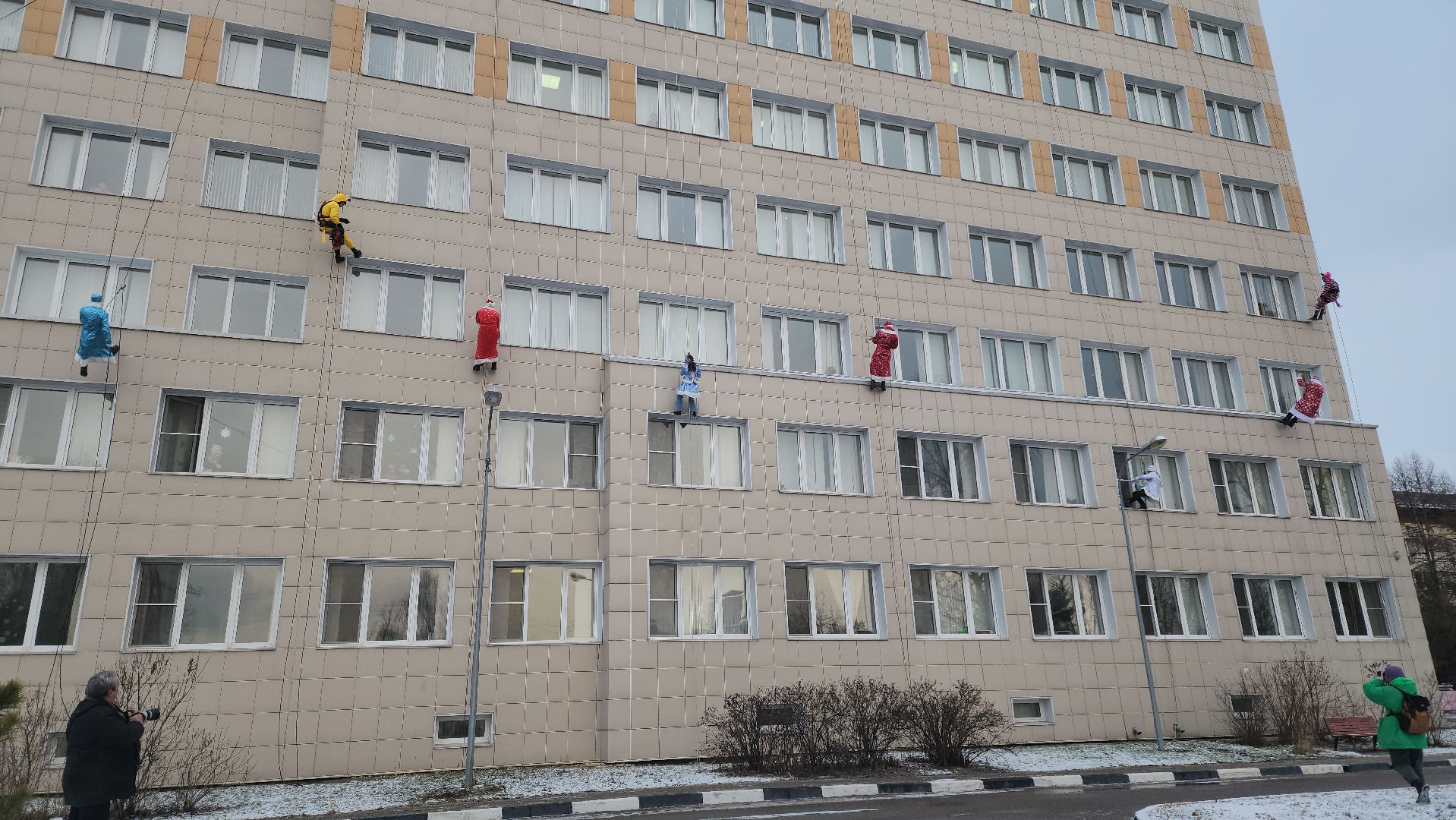 онкология, онкодиспансер, московский областной онкологический диспансер, альпинисты, промышленные альпинисты, подарки, дети, детское отделение,