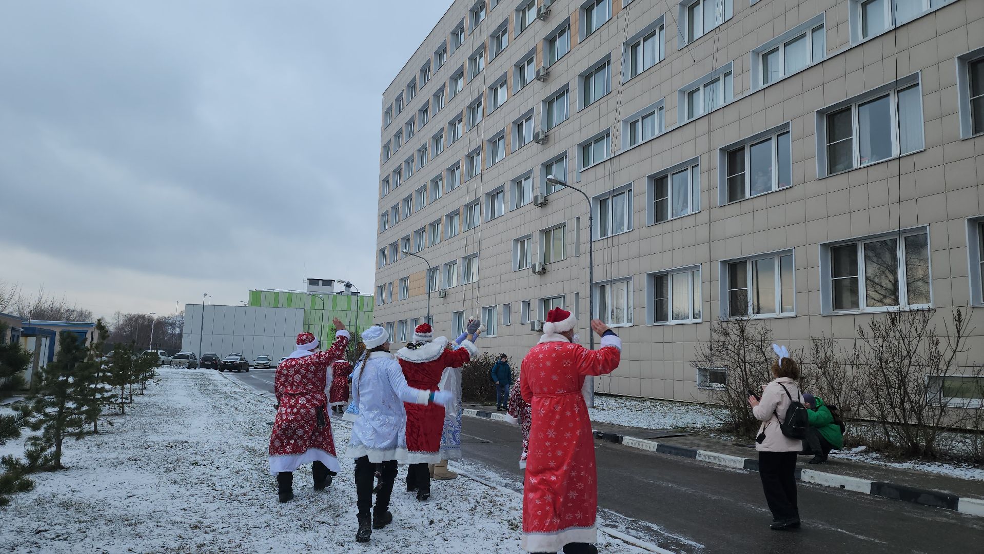 онкология, онкодиспансер, московский областной онкологический диспансер, альпинисты, промышленные альпинисты, подарки, дети, детское отделение,