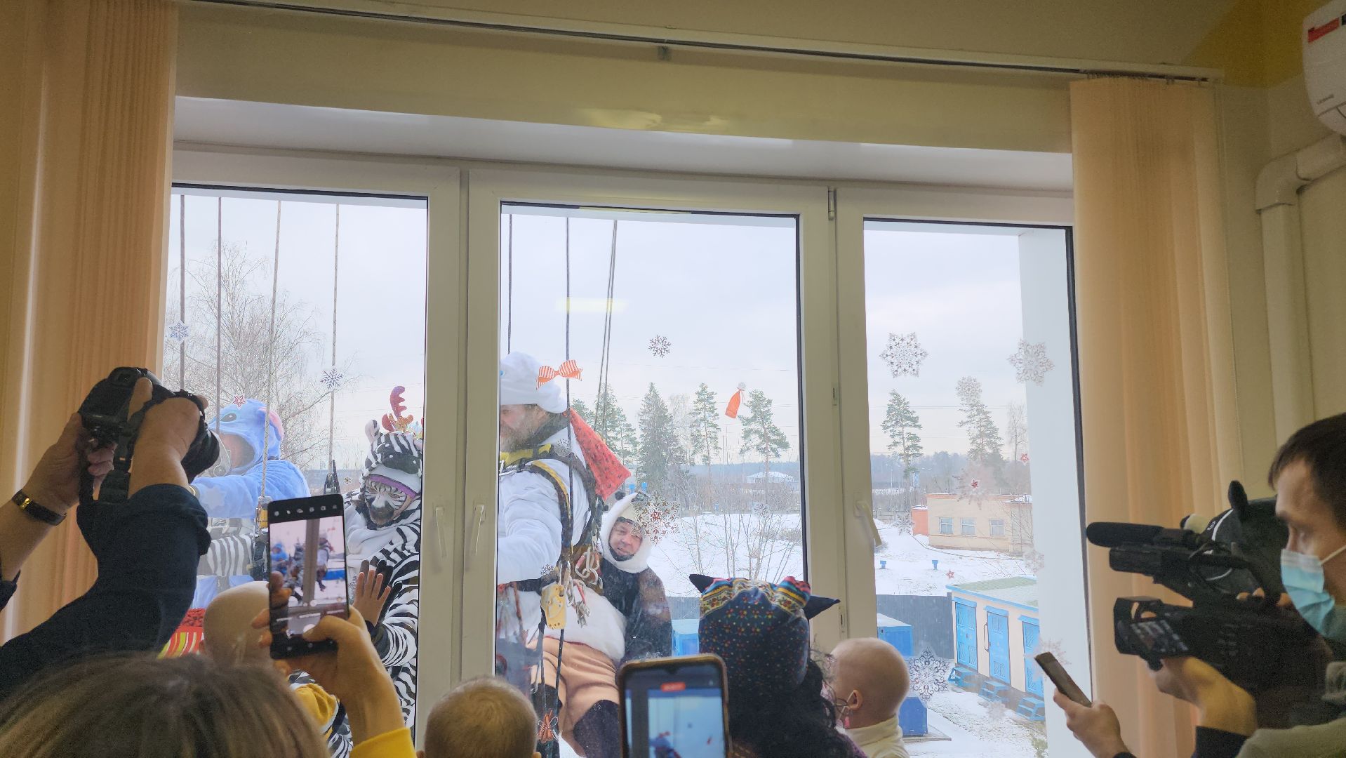 онкология, онкодиспансер, московский областной онкологический диспансер, альпинисты, промышленные альпинисты, подарки, дети, детское отделение,