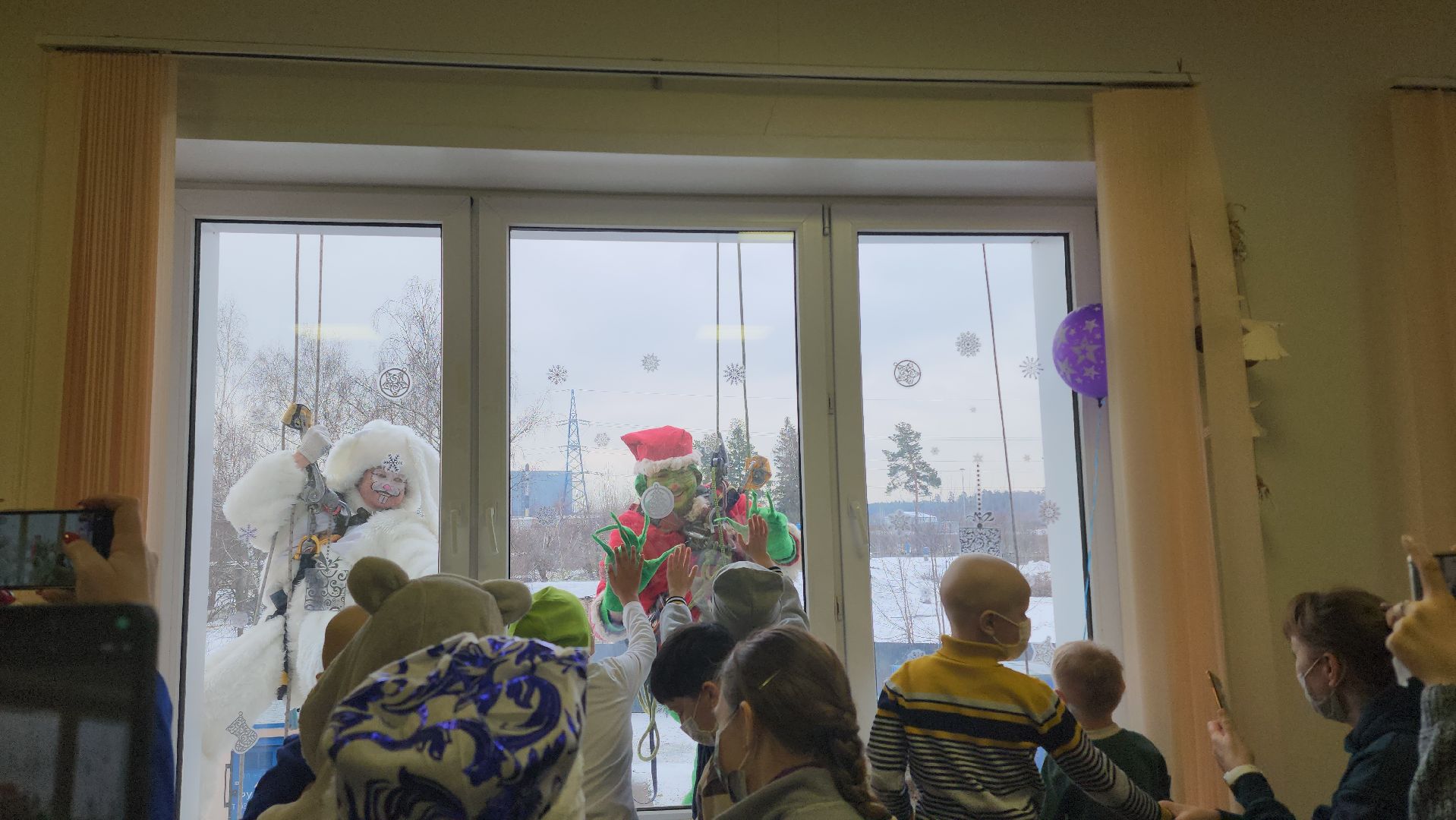 онкология, онкодиспансер, московский областной онкологический диспансер, альпинисты, промышленные альпинисты, подарки, дети, детское отделение,