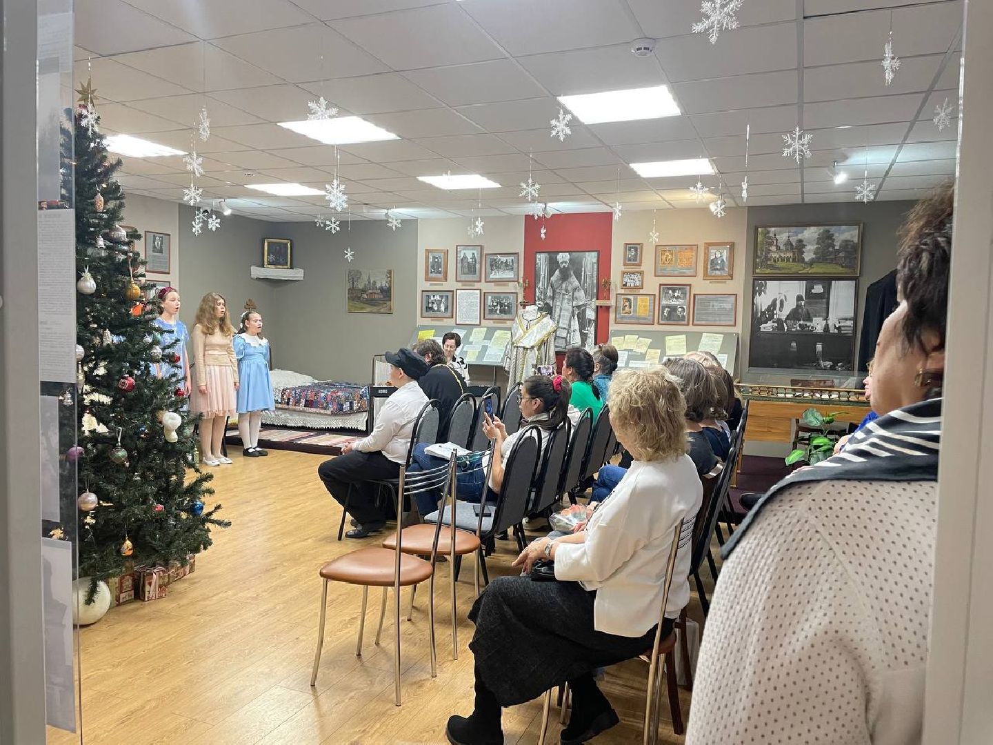 Дмитров, Дом епископа, Хор Птички-певуньи,