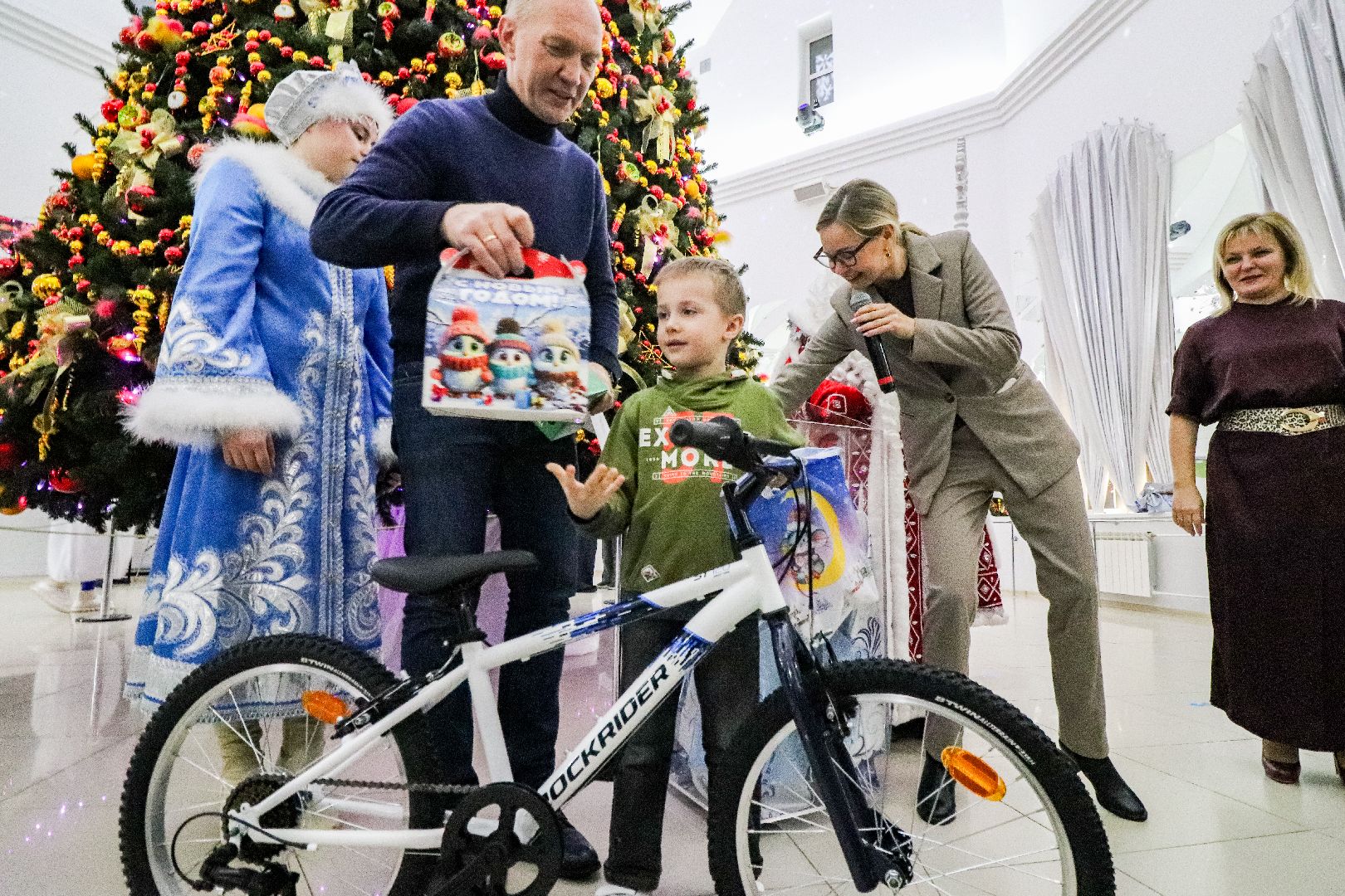 Клин, общество, дети, меценаты, экономика, подарки, помощь,