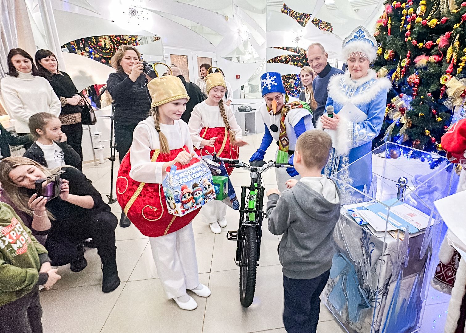 Клин, общество, дети, меценаты, экономика, подарки, помощь,