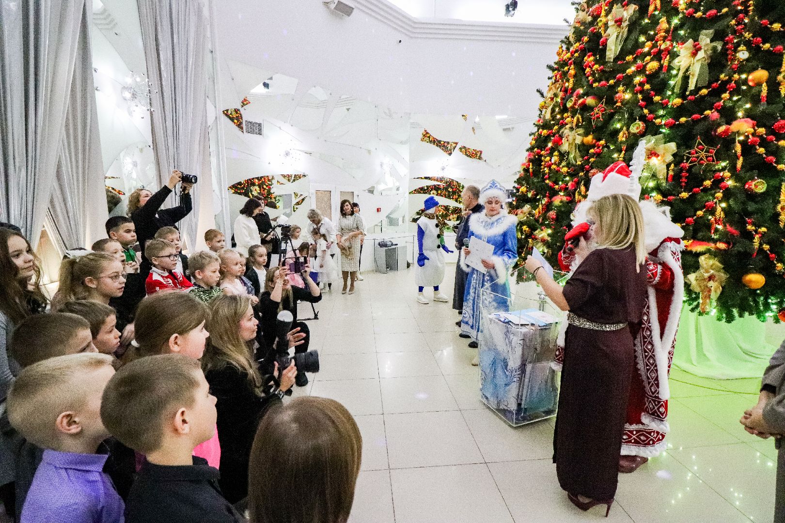 Клин, общество, дети, меценаты, экономика, подарки, помощь,