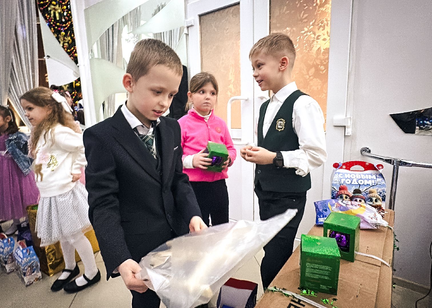 Клин, общество, дети, меценаты, экономика, подарки, помощь,