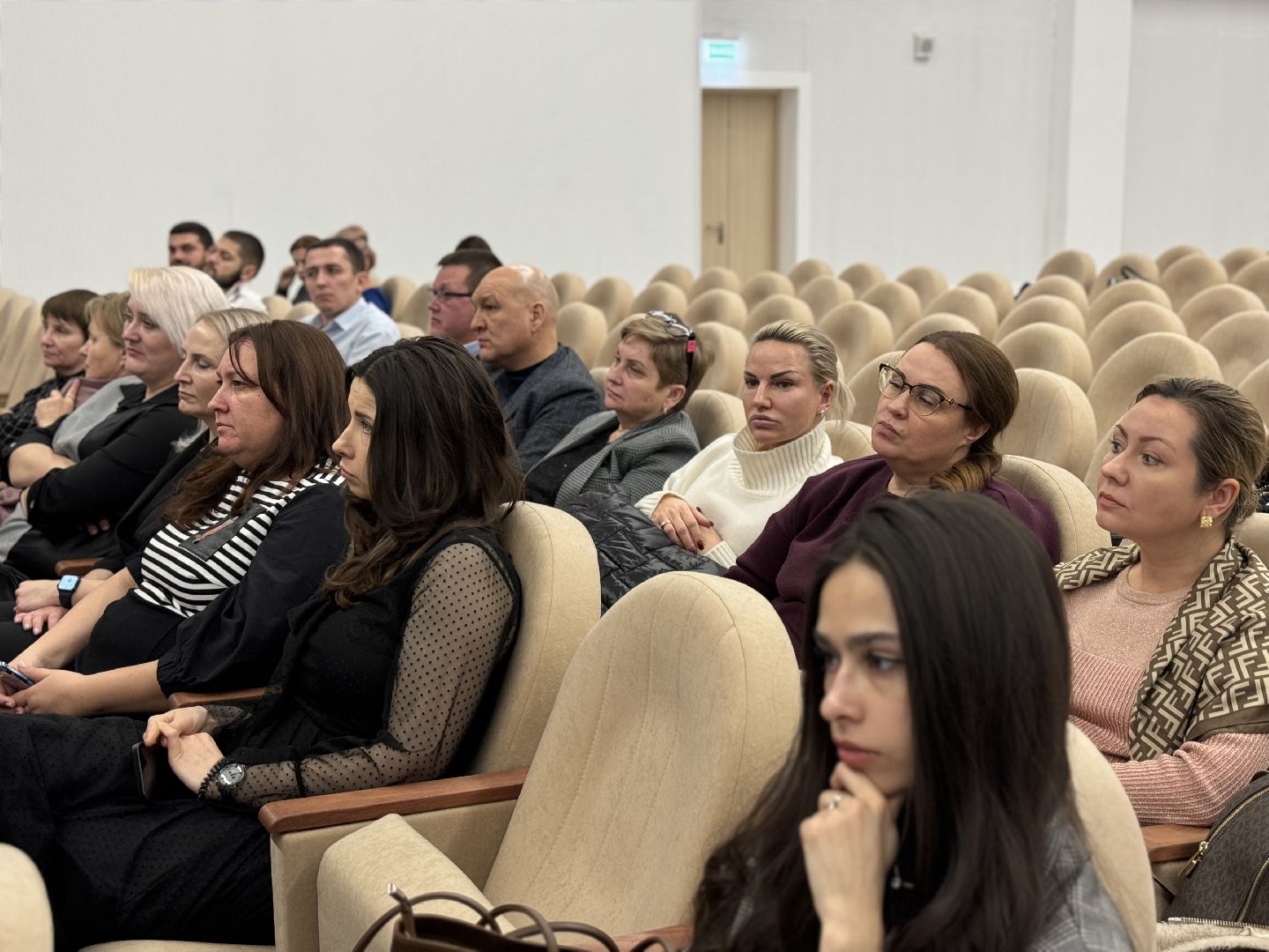 выездная администрация, полиция, жители,