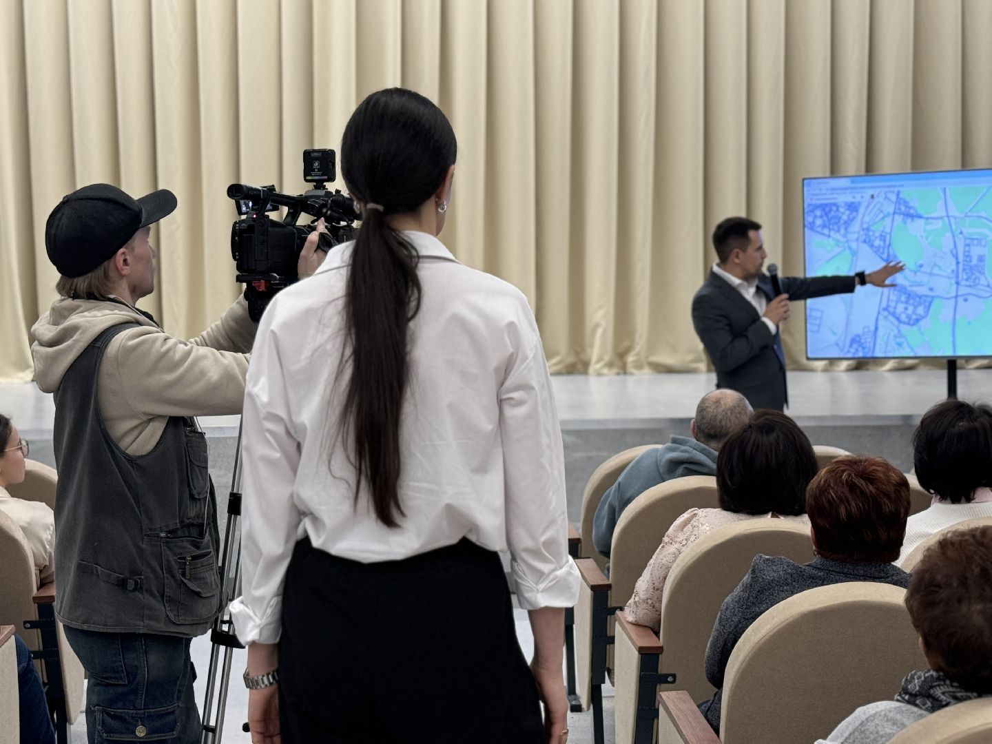 выездная администрация, полиция, жители,