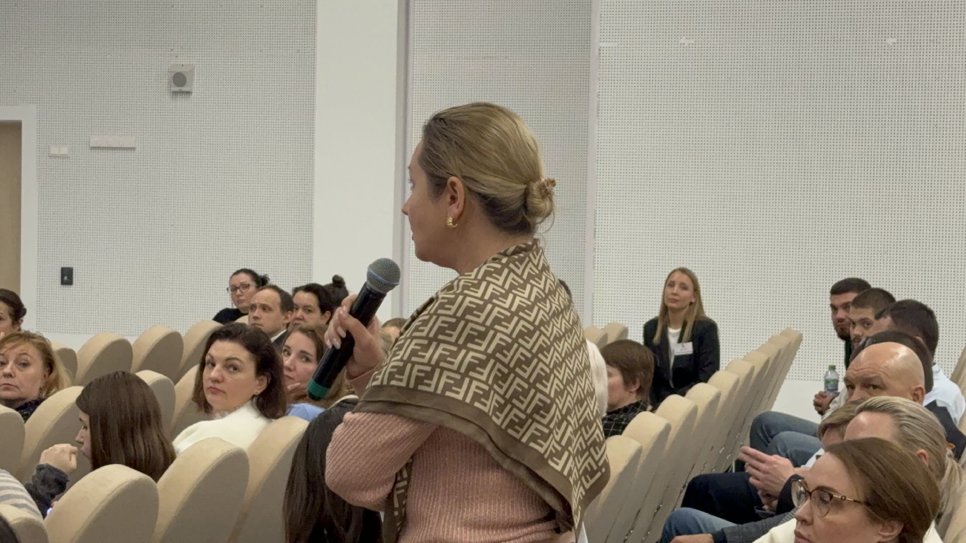 выездная администрация, полиция, жители,