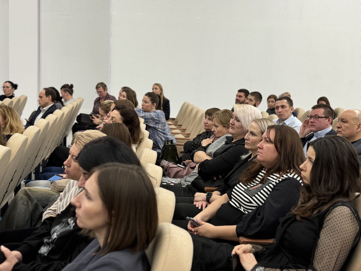 выездная администрация, полиция, жители,