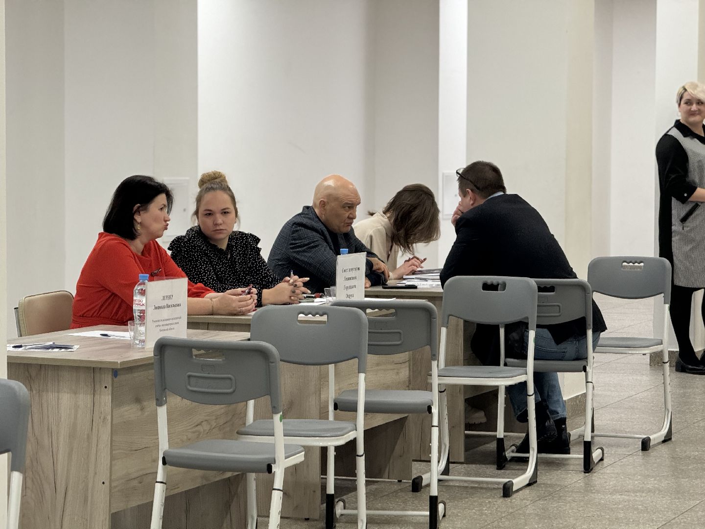 выездная администрация, полиция, жители,