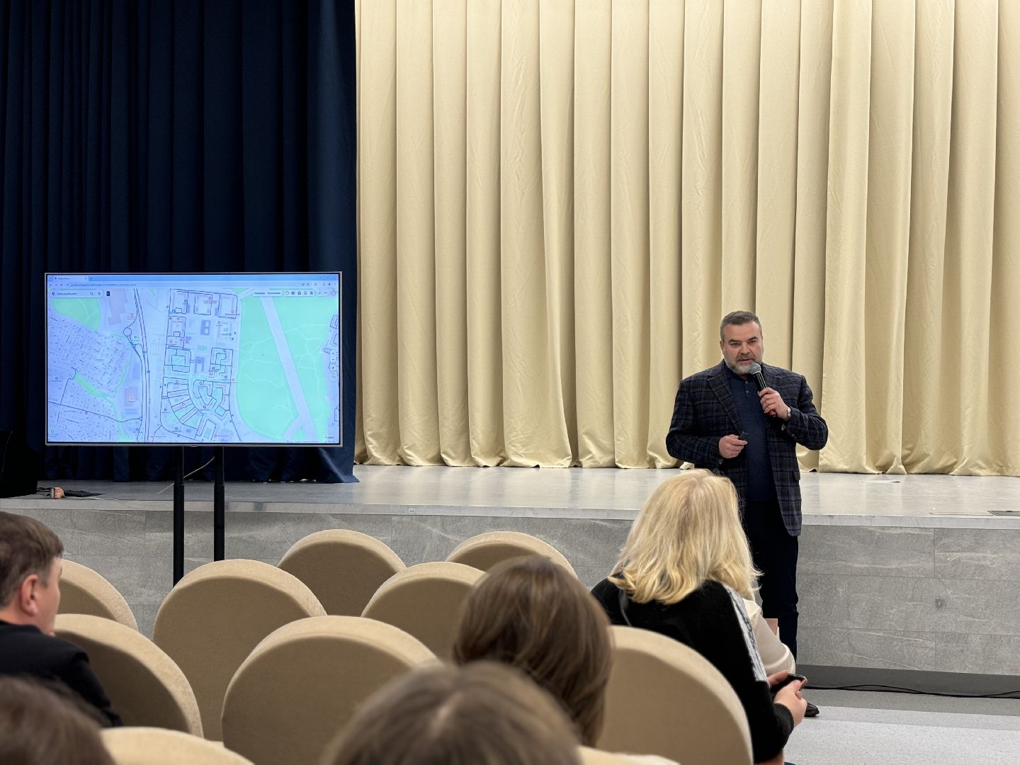 выездная администрация, полиция, жители,