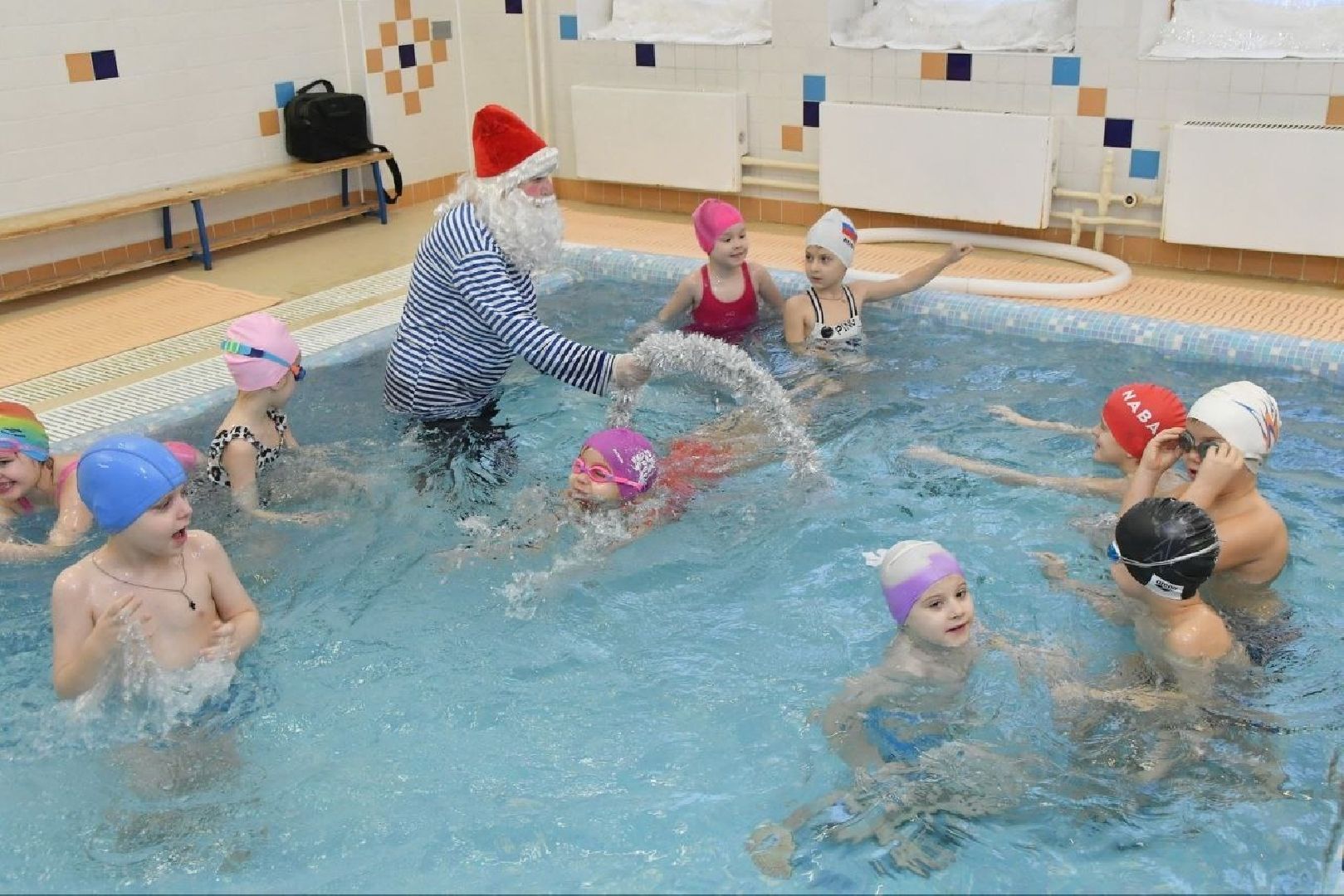 школа Перспектива, Власиха школа Перспектива, детский сад с бассейном, бассейн в детском саду, Бассейн в Перспективе, вертикалки