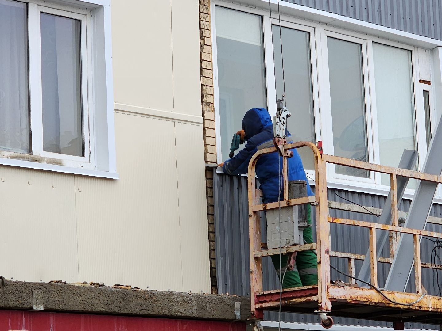 Чехов, улица Дружбы, жилой комплекс Посейдон, капитальный ремонт фасада, вертикалки,