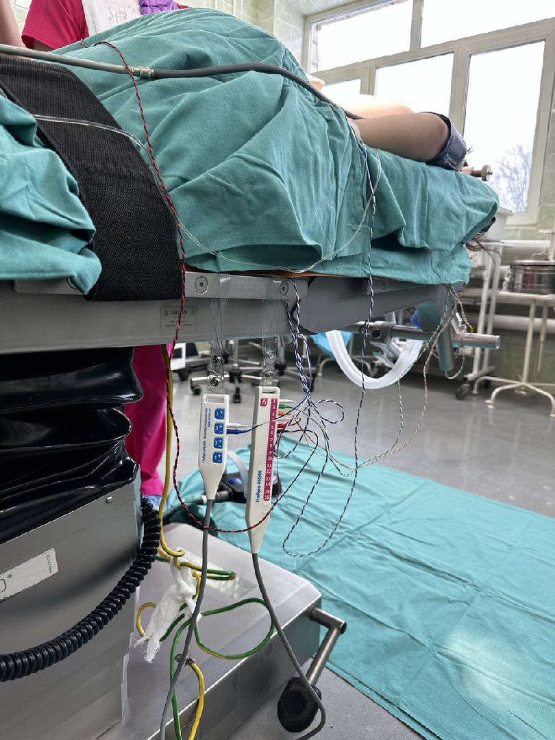 Нейрохирург, высокотехнологичные операции, медицина