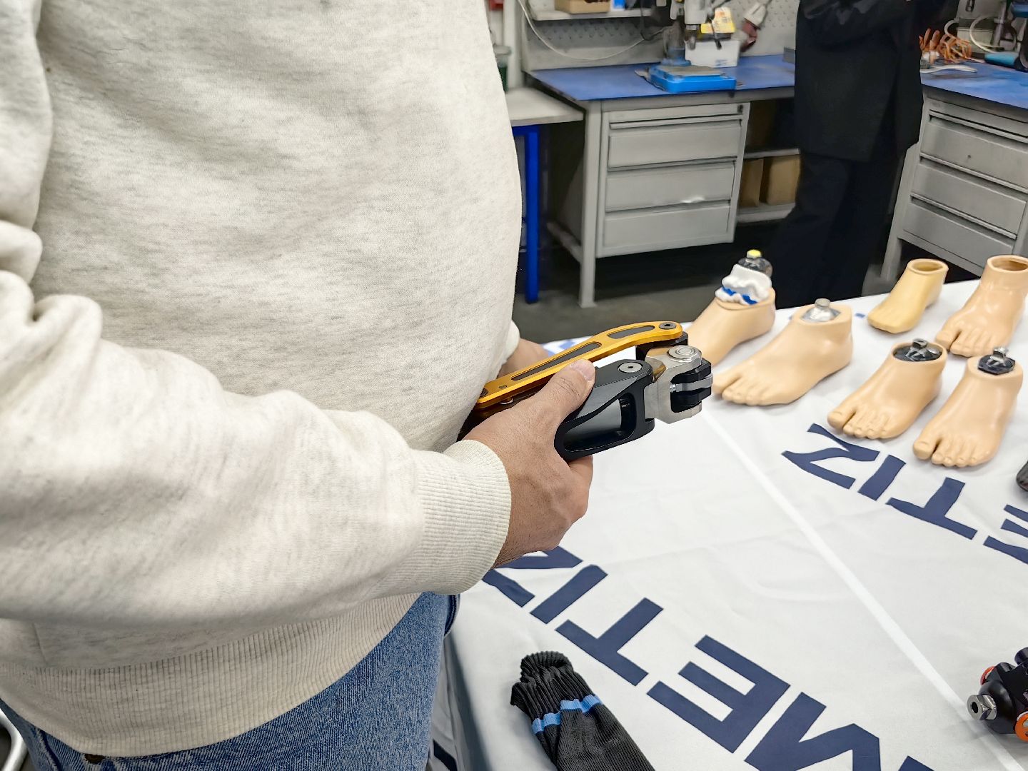 производство, протезы конечностей, экскурсия, партнеры, делегация,