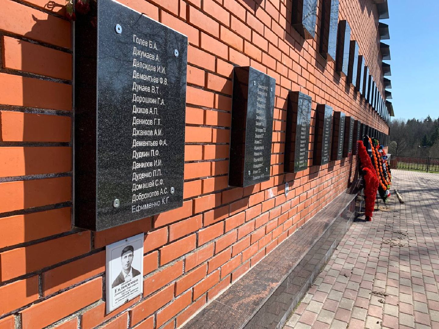 Можайск, Можайский городской округ, Подмосковье, субботник, 9 мая, Единая Россия, уборка территории, волонтёры