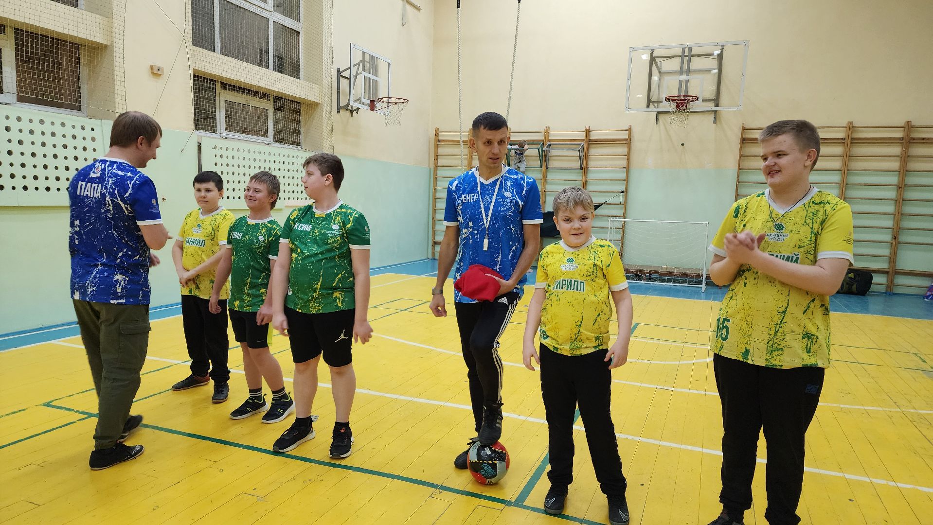 дети с особенностями развития, мини-футбол, Тренировки для детей, вертикалки,