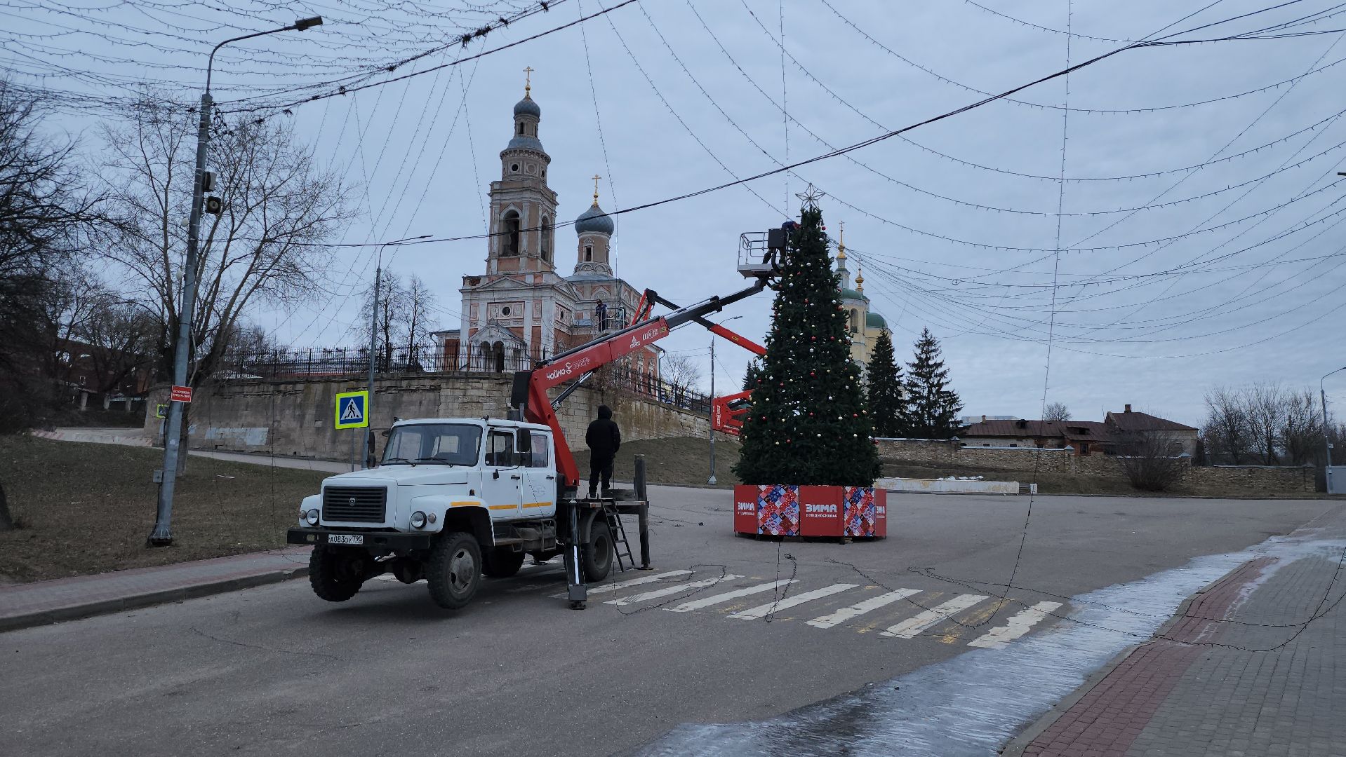 комбинат благоустройства, демонтаж новогодней елки, соборная гора, храмовый комплекс, серпухов, вертикалка,