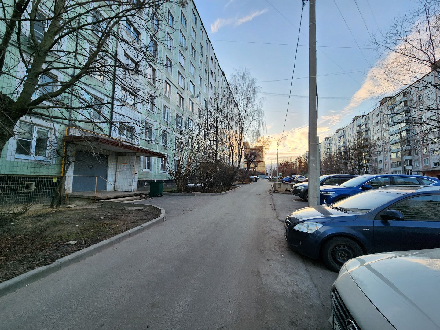 серпухов, проезд мишина, парковки во дворе, выездная администрация, транспорт,