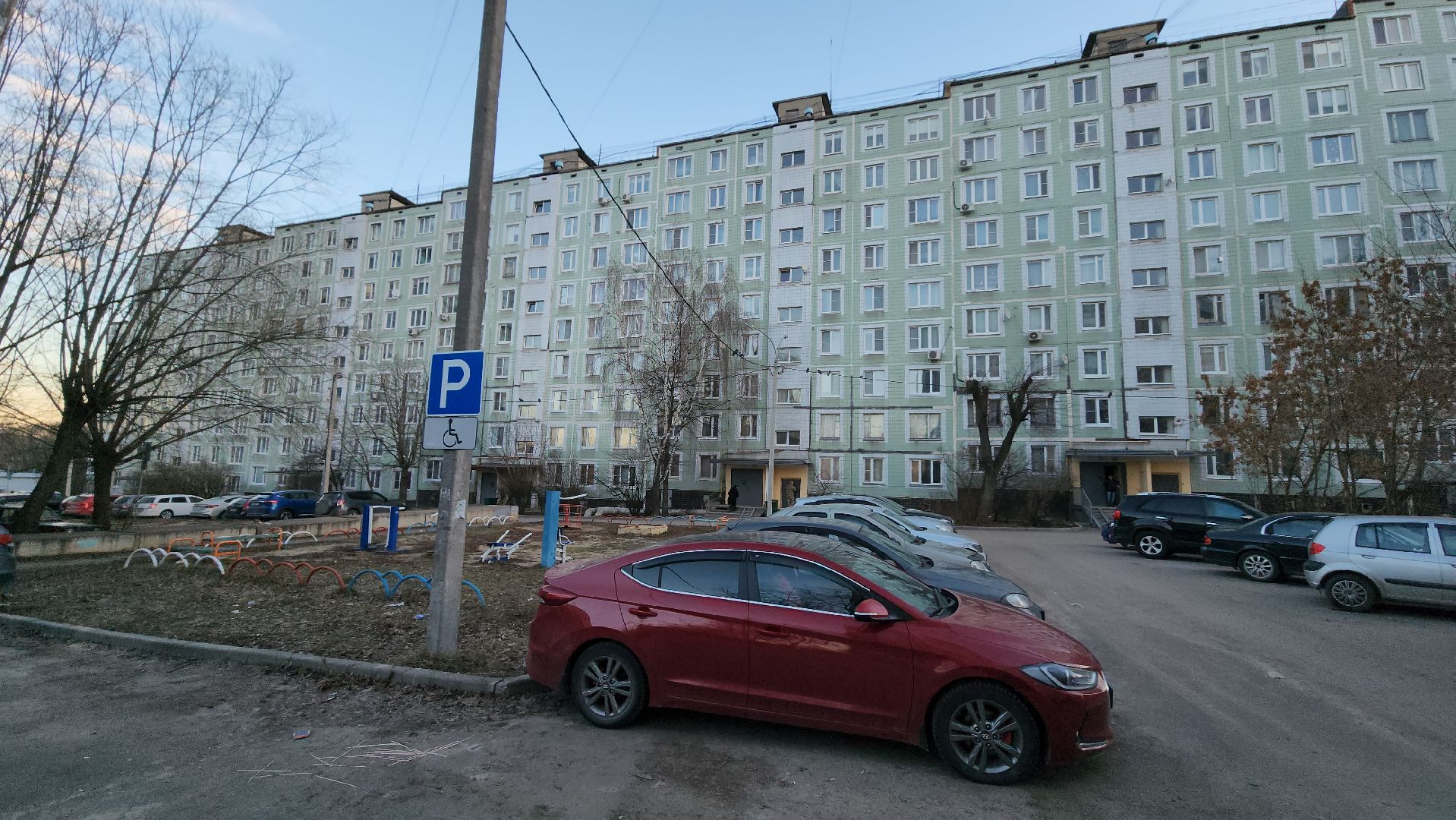 серпухов, проезд мишина, парковки во дворе, выездная администрация, транспорт,