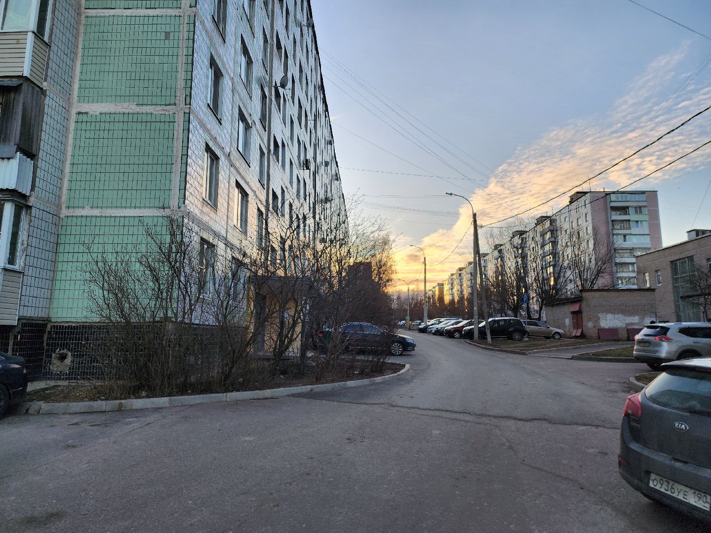 серпухов, проезд мишина, парковки во дворе, выездная администрация, транспорт,