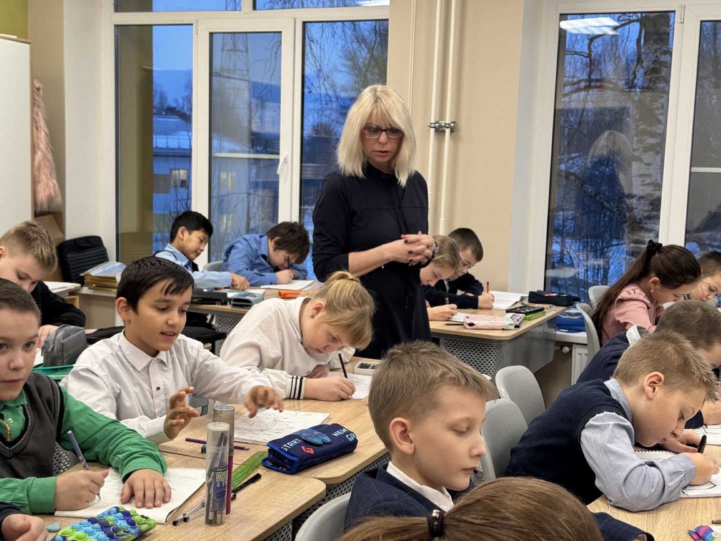 шаховская, новая учительница, изобразительное искусство, ученики, рисование,